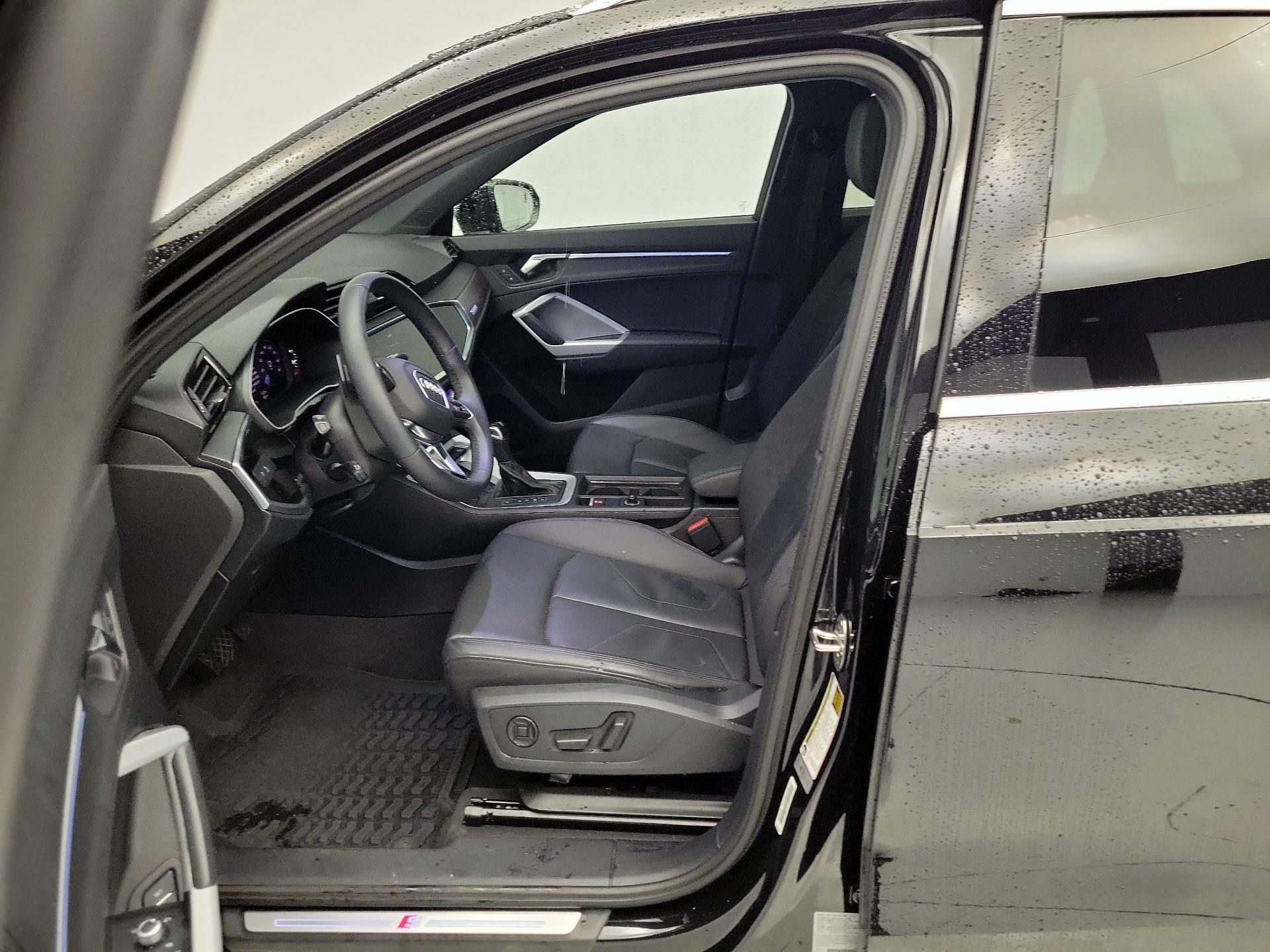 Thumbnail: 2023 Audi Q3 - 11