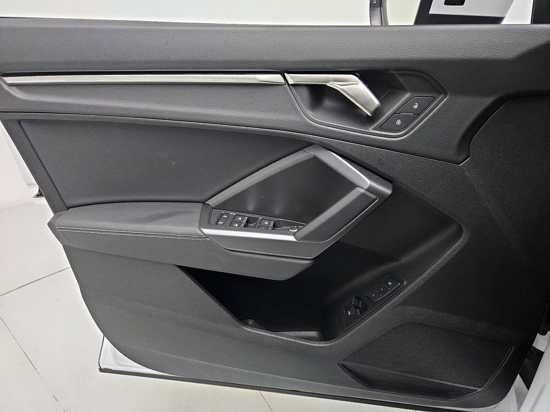 Thumbnail: 2025 Audi Q3 - 12