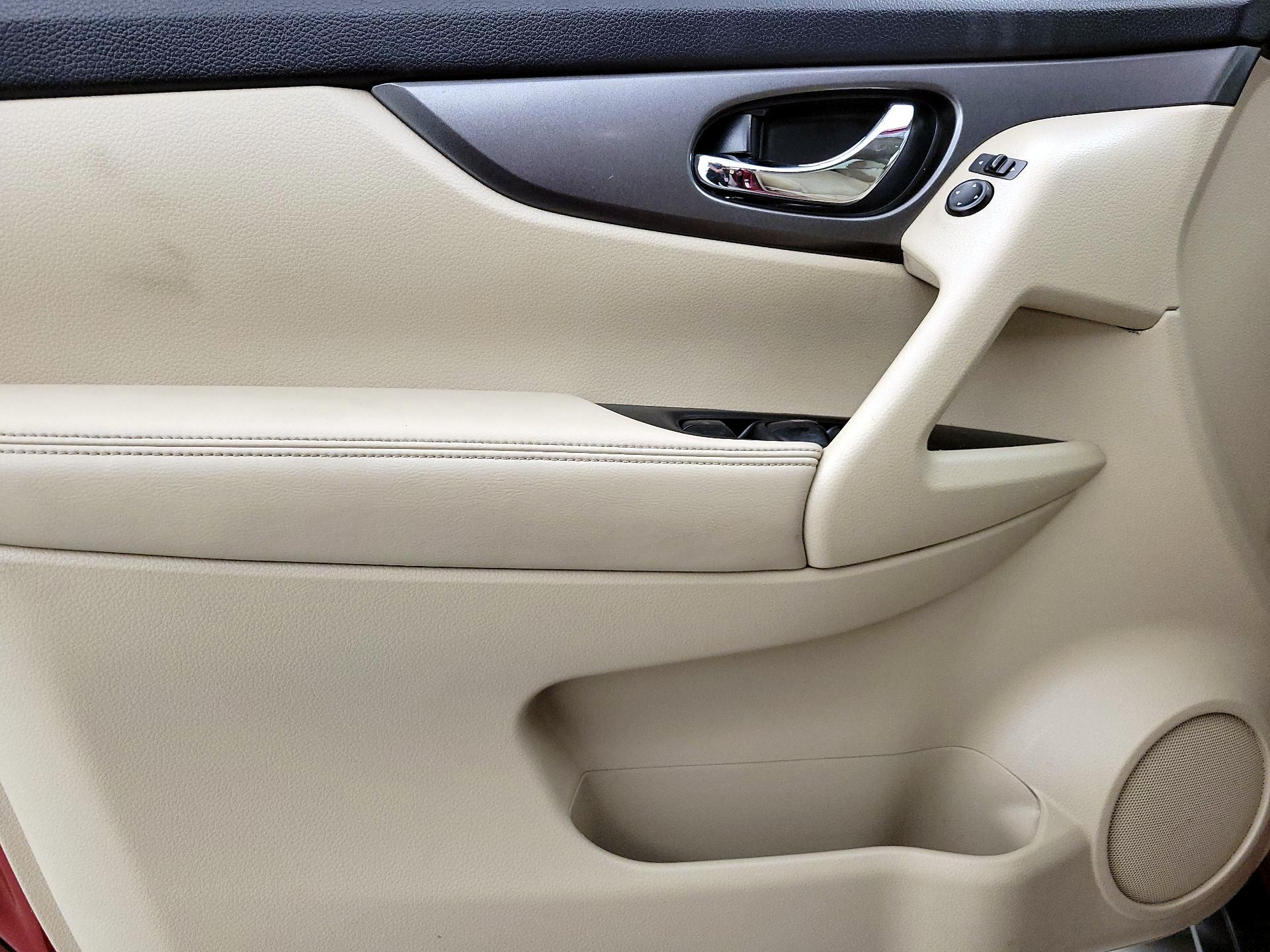Thumbnail: 2015 Nissan Rogue - 12