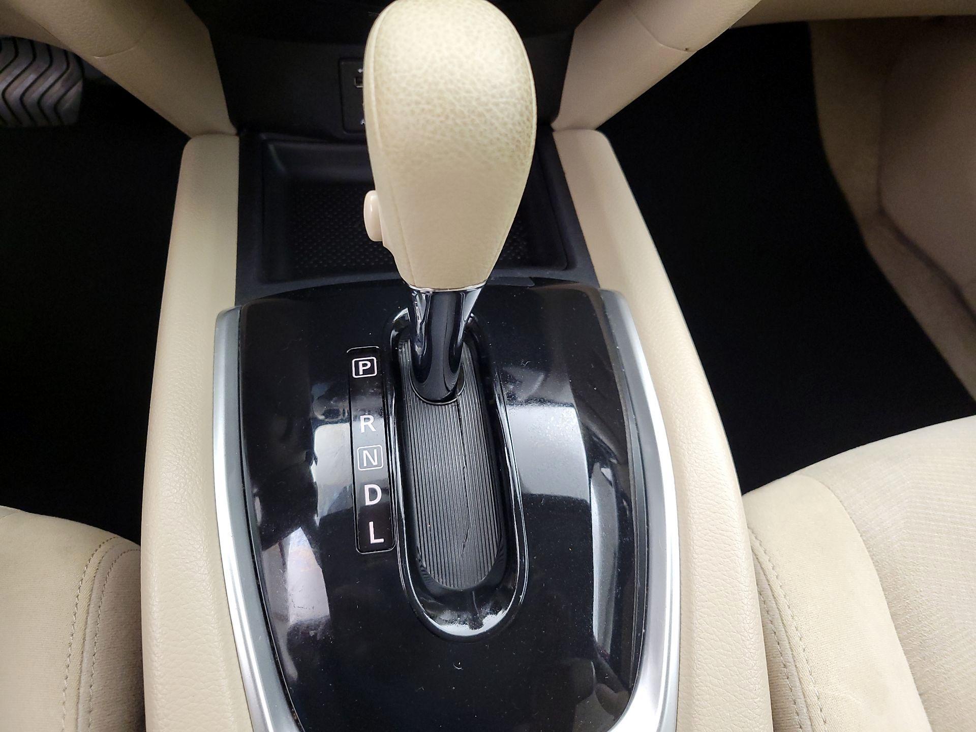 Thumbnail: 2015 Nissan Rogue - 17