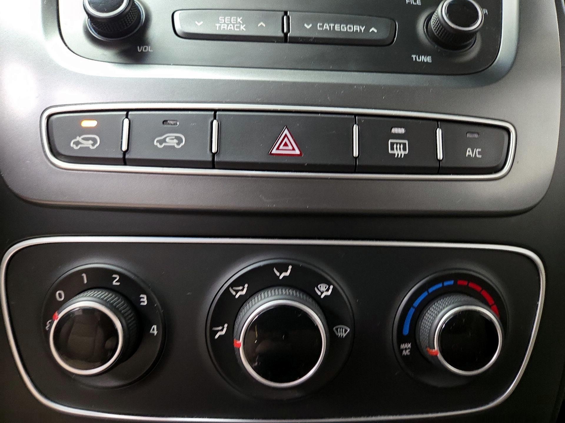 Thumbnail: 2015 Kia Sorento - 16