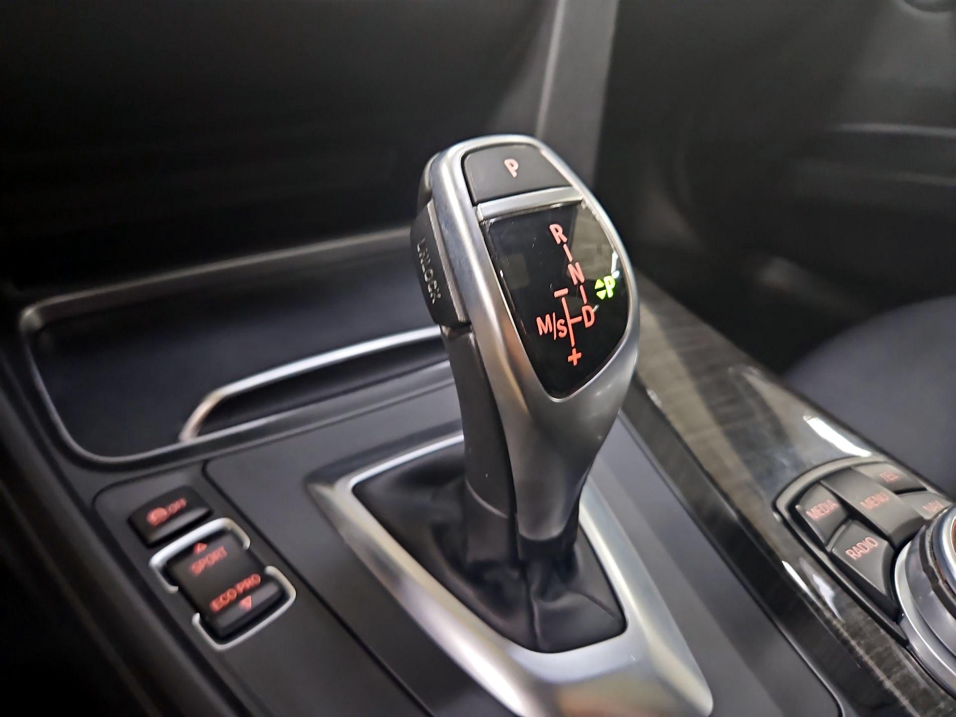 Thumbnail: 2016 BMW 3 Series - 17