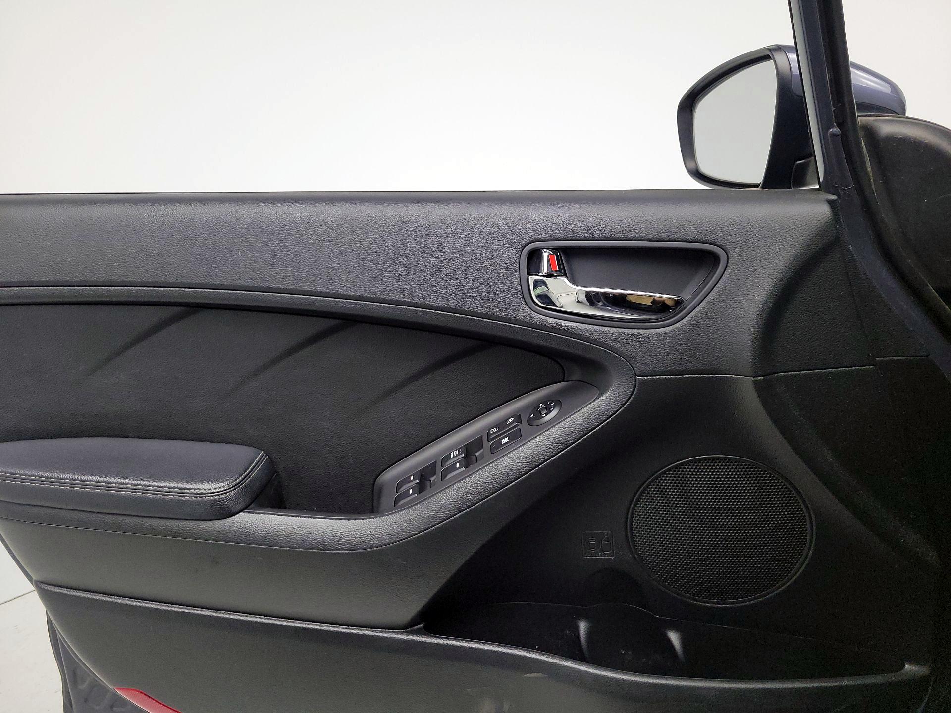 Thumbnail: 2016 Kia Forte - 12