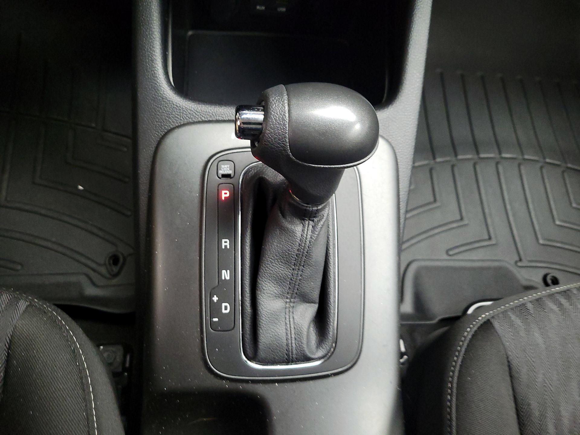 Thumbnail: 2016 Kia Forte - 16