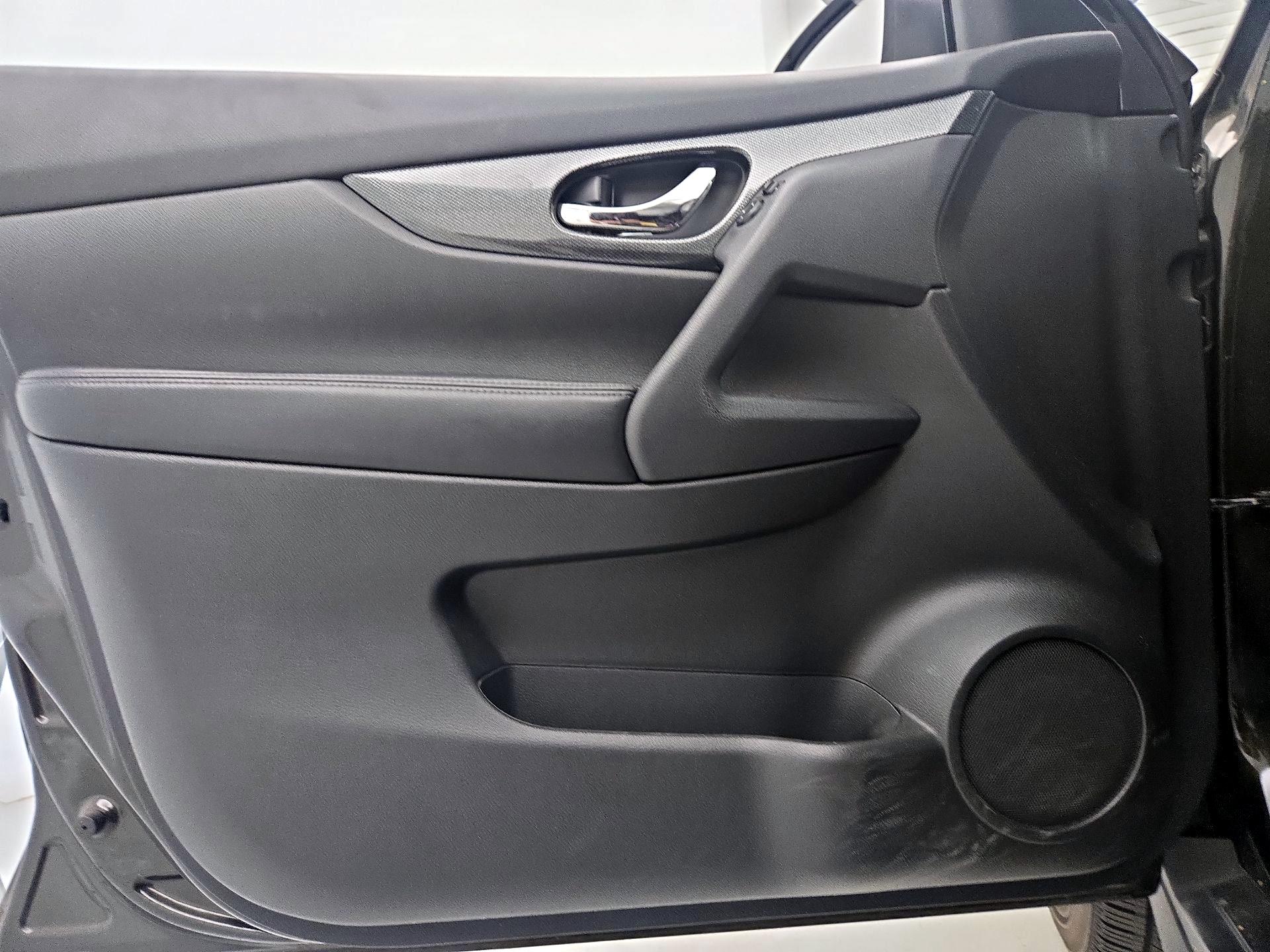 Thumbnail: 2015 Nissan Rogue - 12