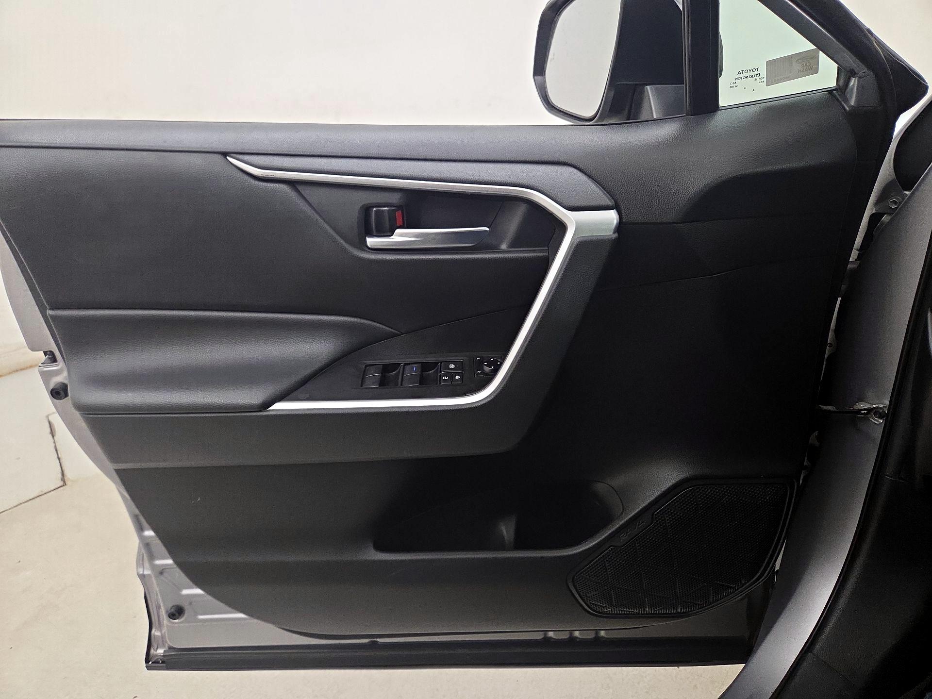 Thumbnail: 2021 Toyota RAV4 - 12