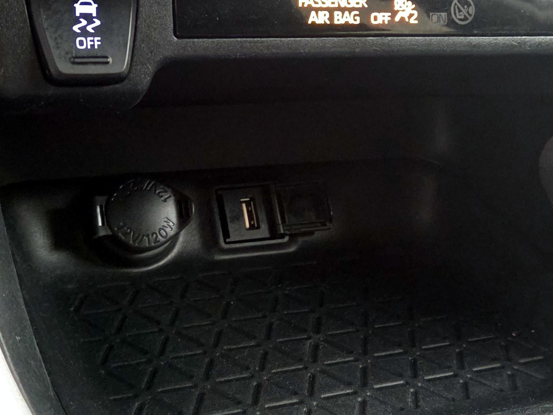 Thumbnail: 2021 Toyota RAV4 - 18