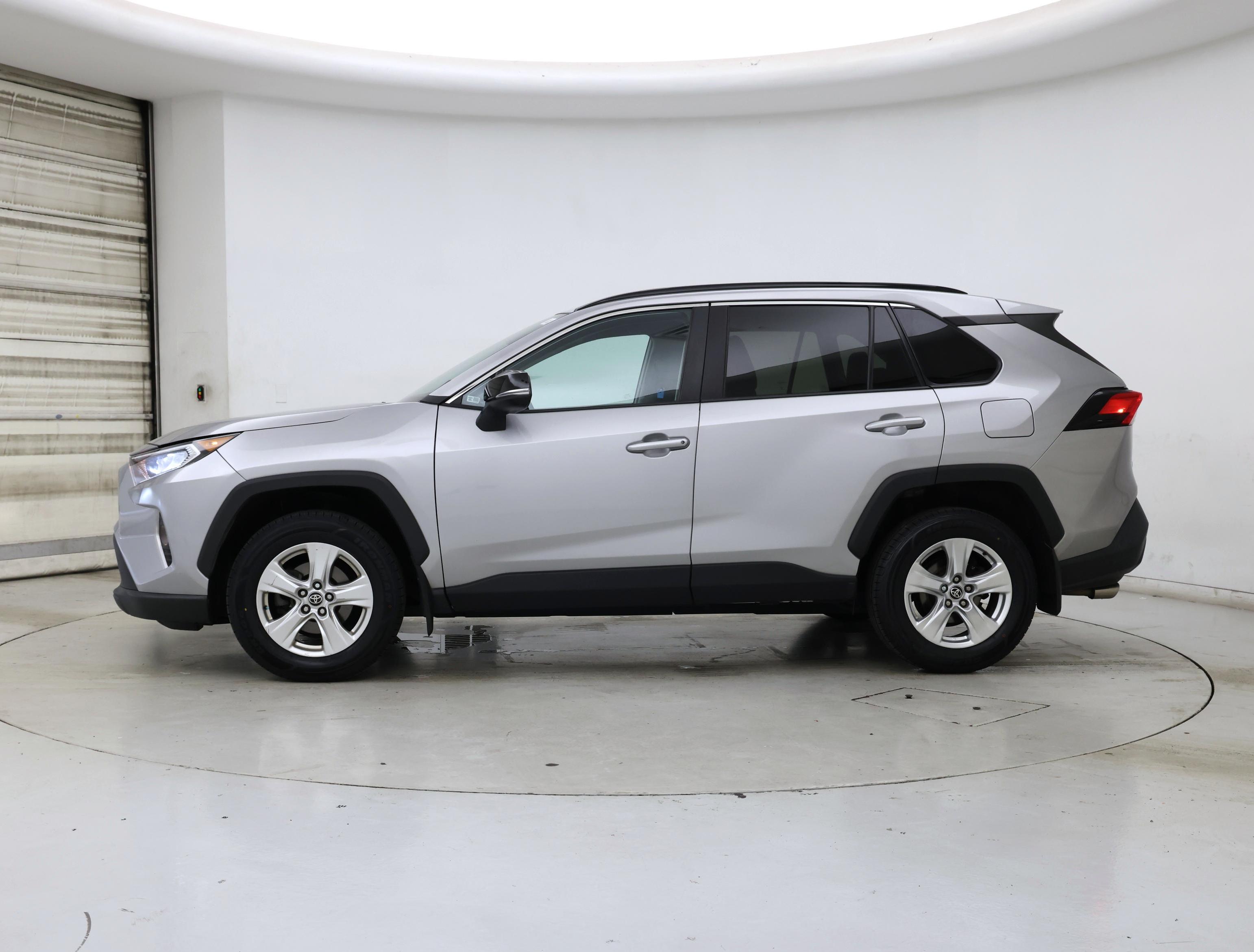 Thumbnail: 2021 Toyota RAV4 - 3