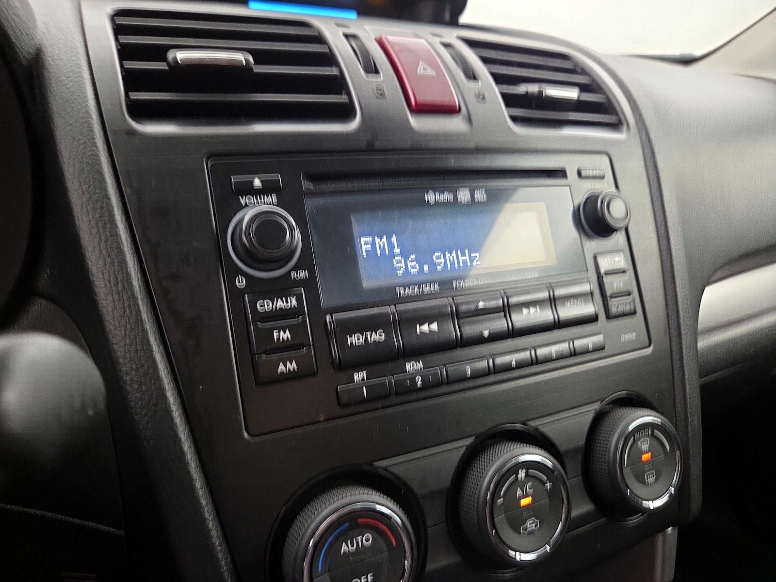 2015 Subaru Forester i Limited - Photo 16