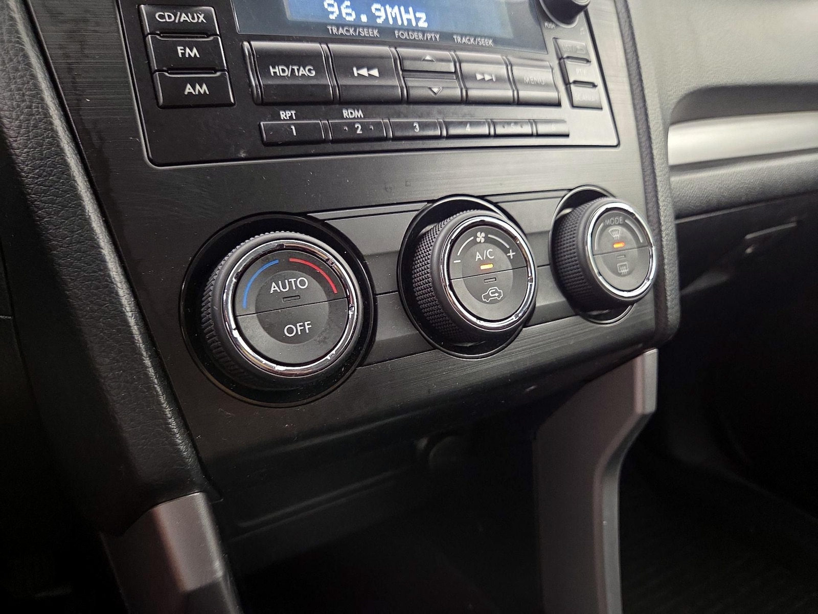 2015 Subaru Forester i Limited - Photo 17