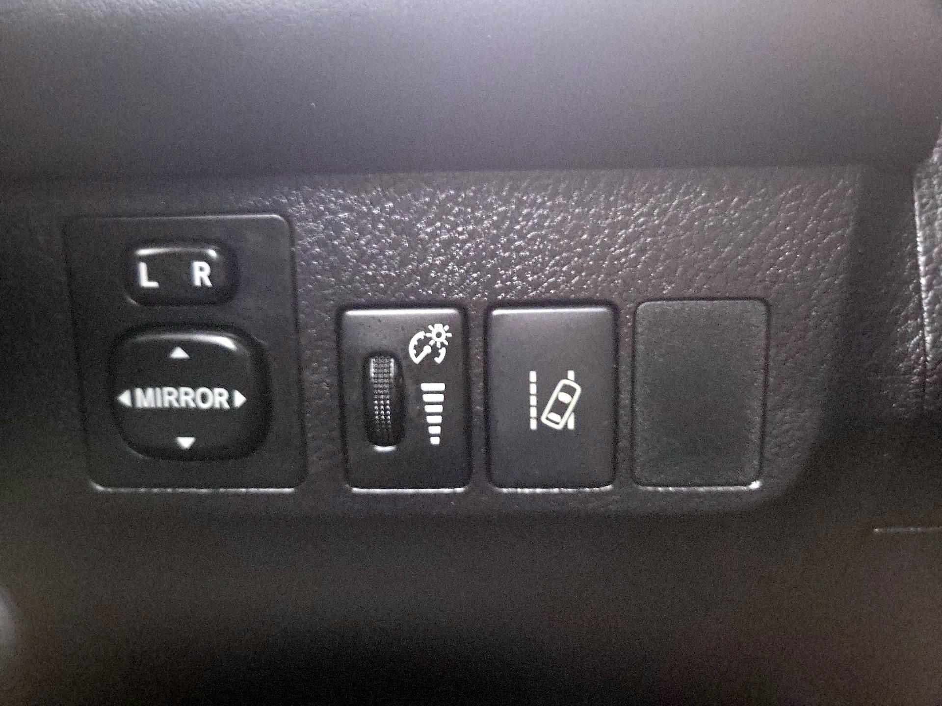 Thumbnail: 2016 Toyota RAV4 - 13