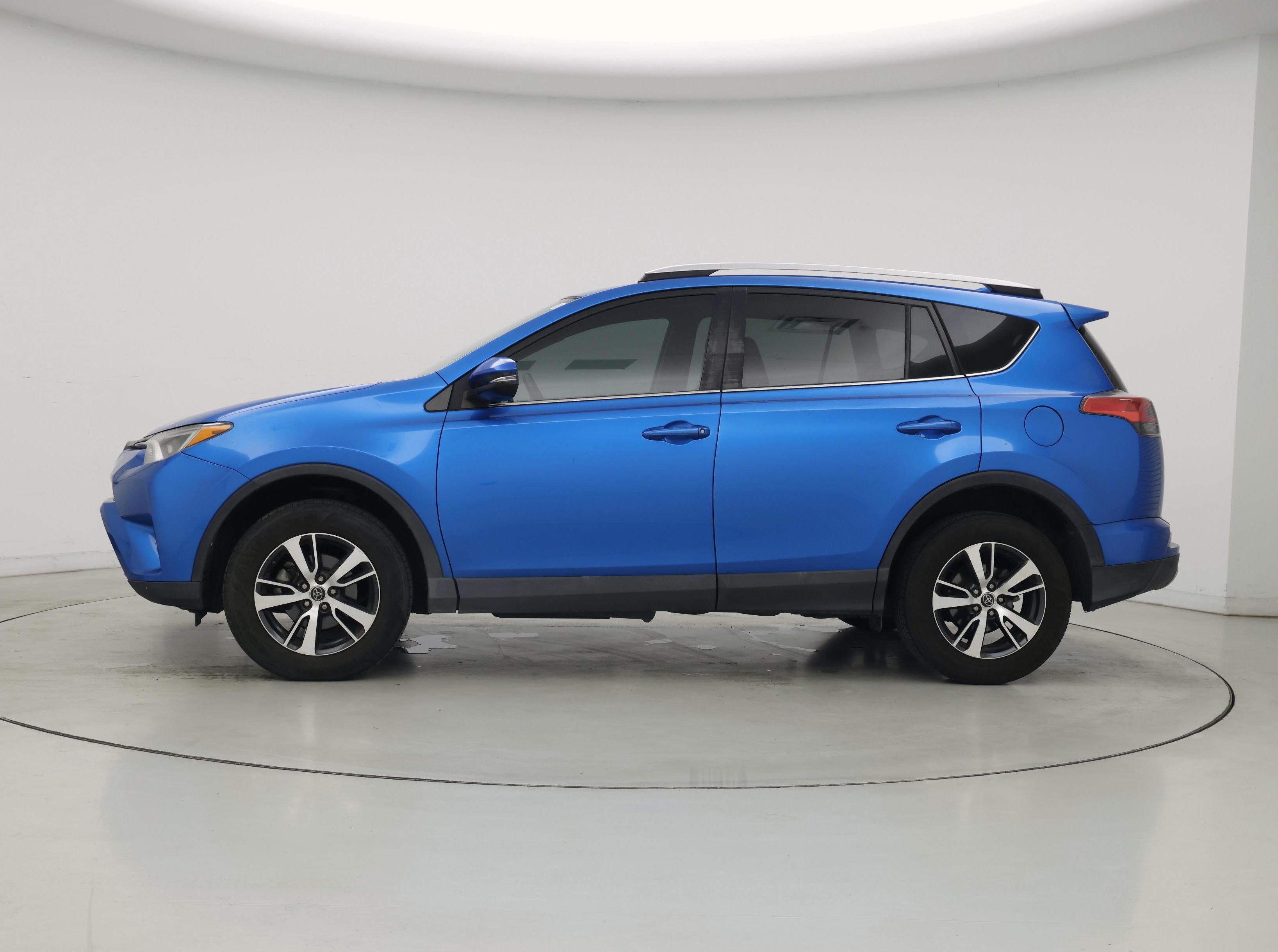 Thumbnail: 2016 Toyota RAV4 - 3
