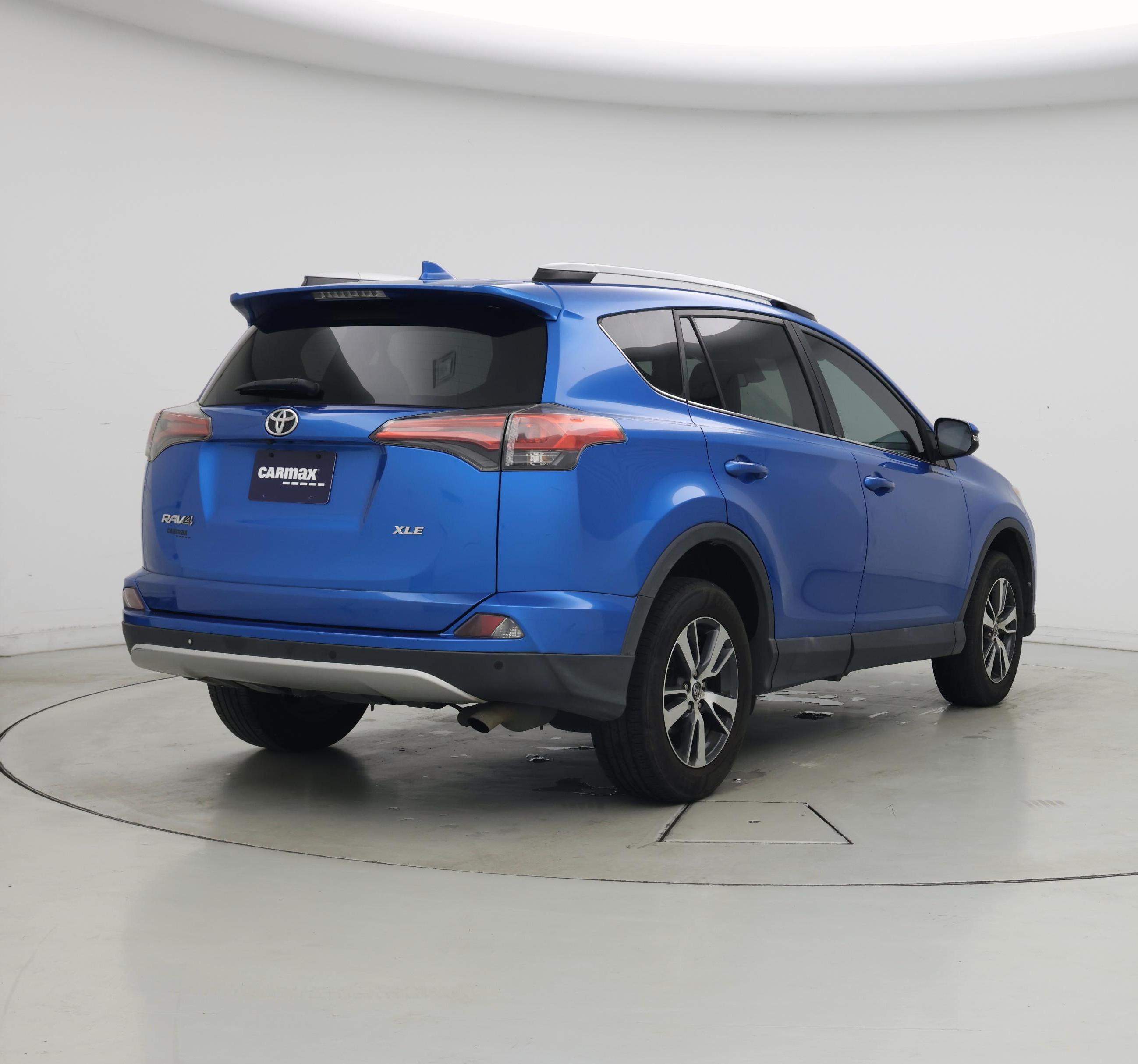 Thumbnail: 2016 Toyota RAV4 - 8