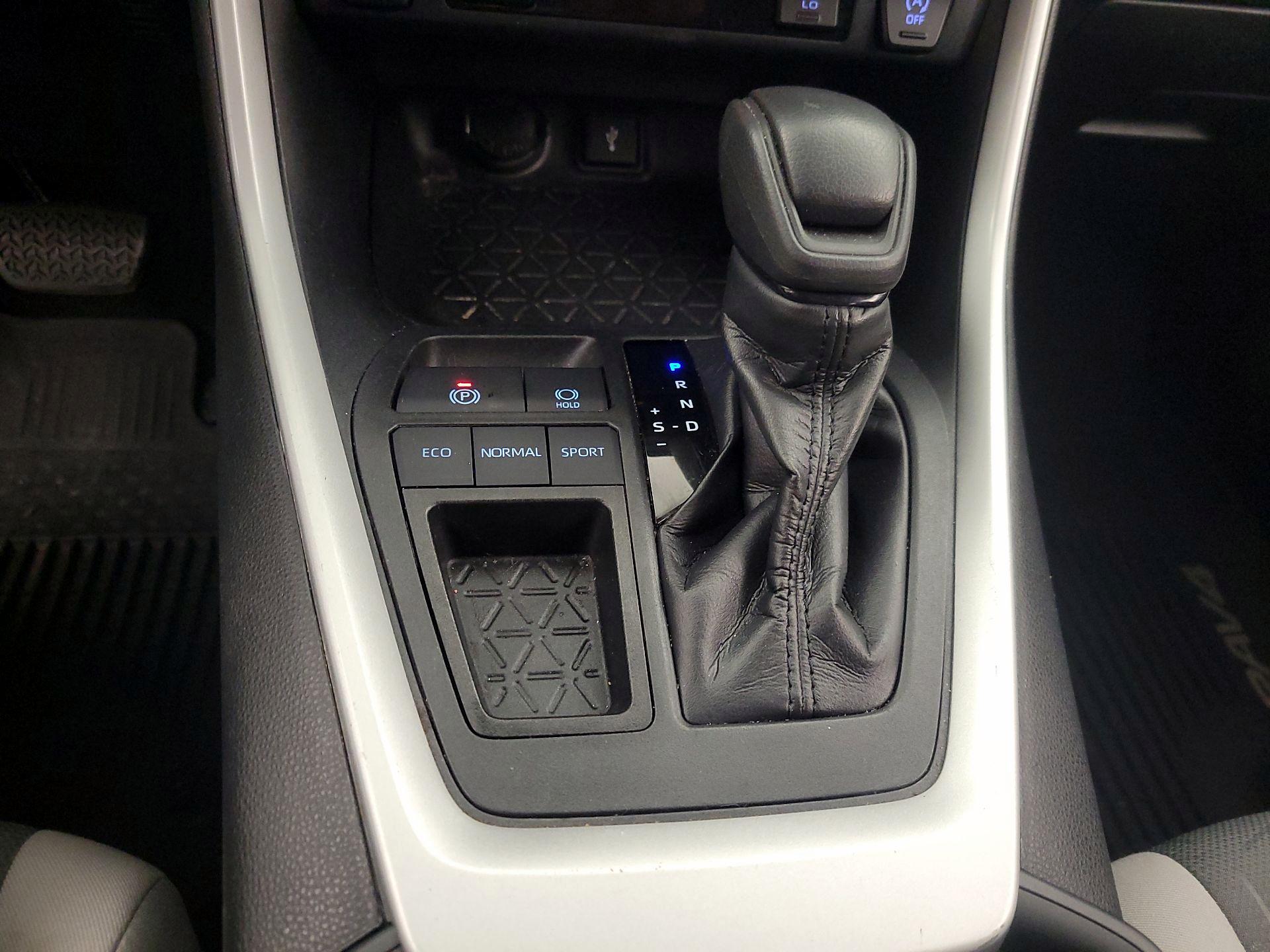 Thumbnail: 2020 Toyota RAV4 - 17