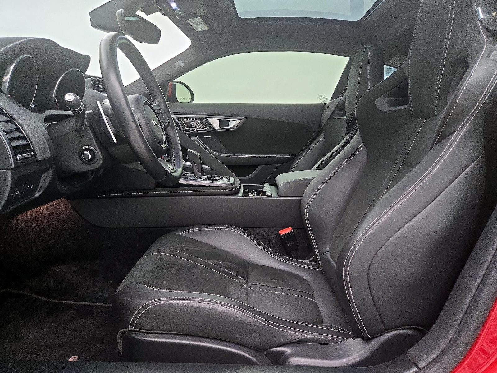 2017 Jaguar F-TYPE R - Photo 12