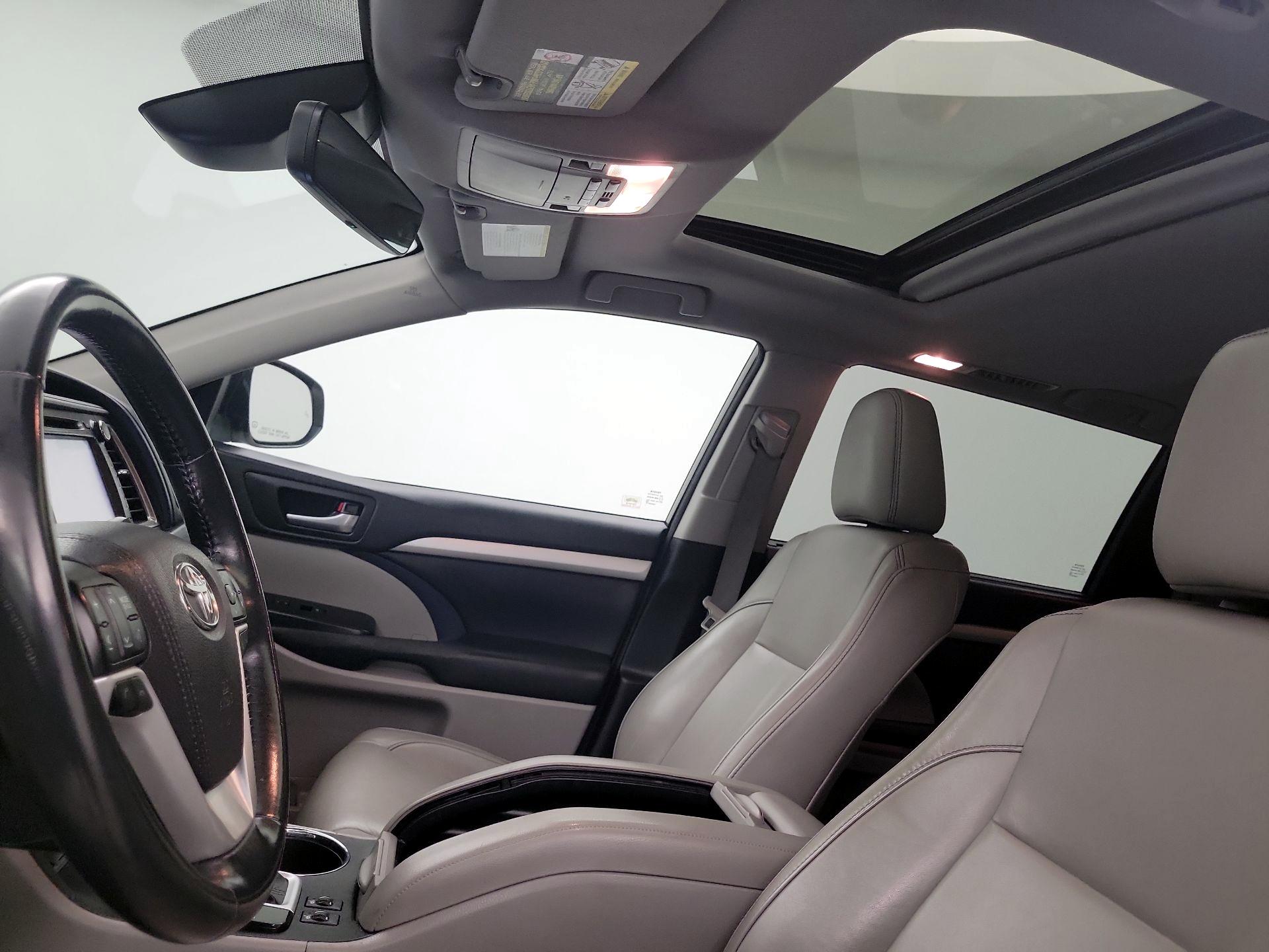 Thumbnail: 2018 Toyota Highlander - 20