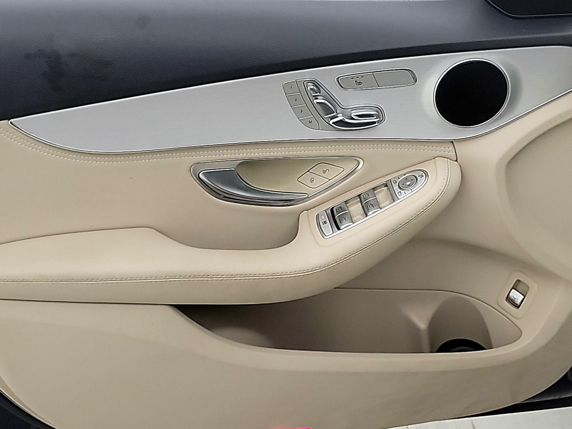 Thumbnail: 2015 Mercedes-Benz C-Class - 12