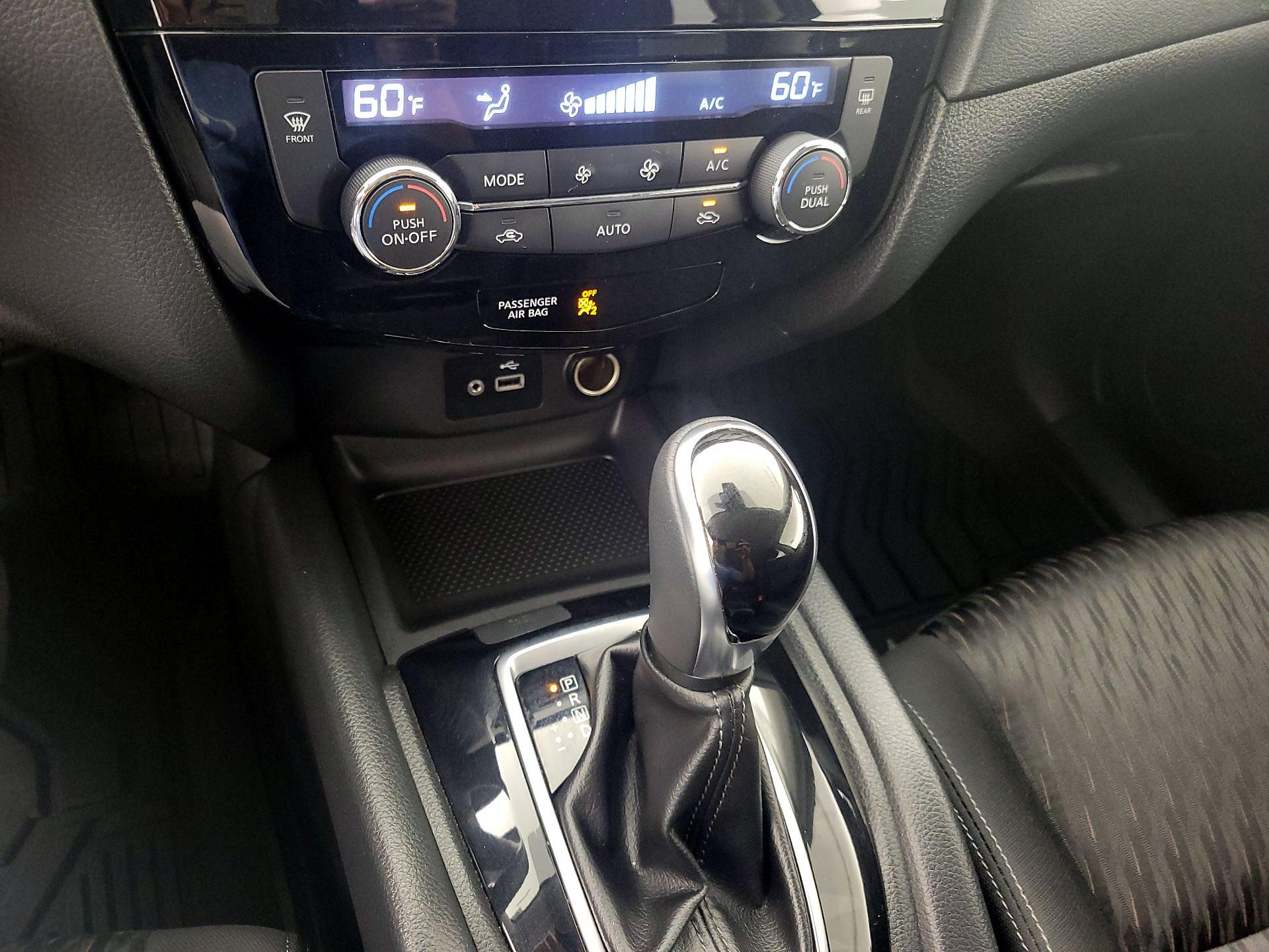 Thumbnail: 2020 Nissan Rogue - 16