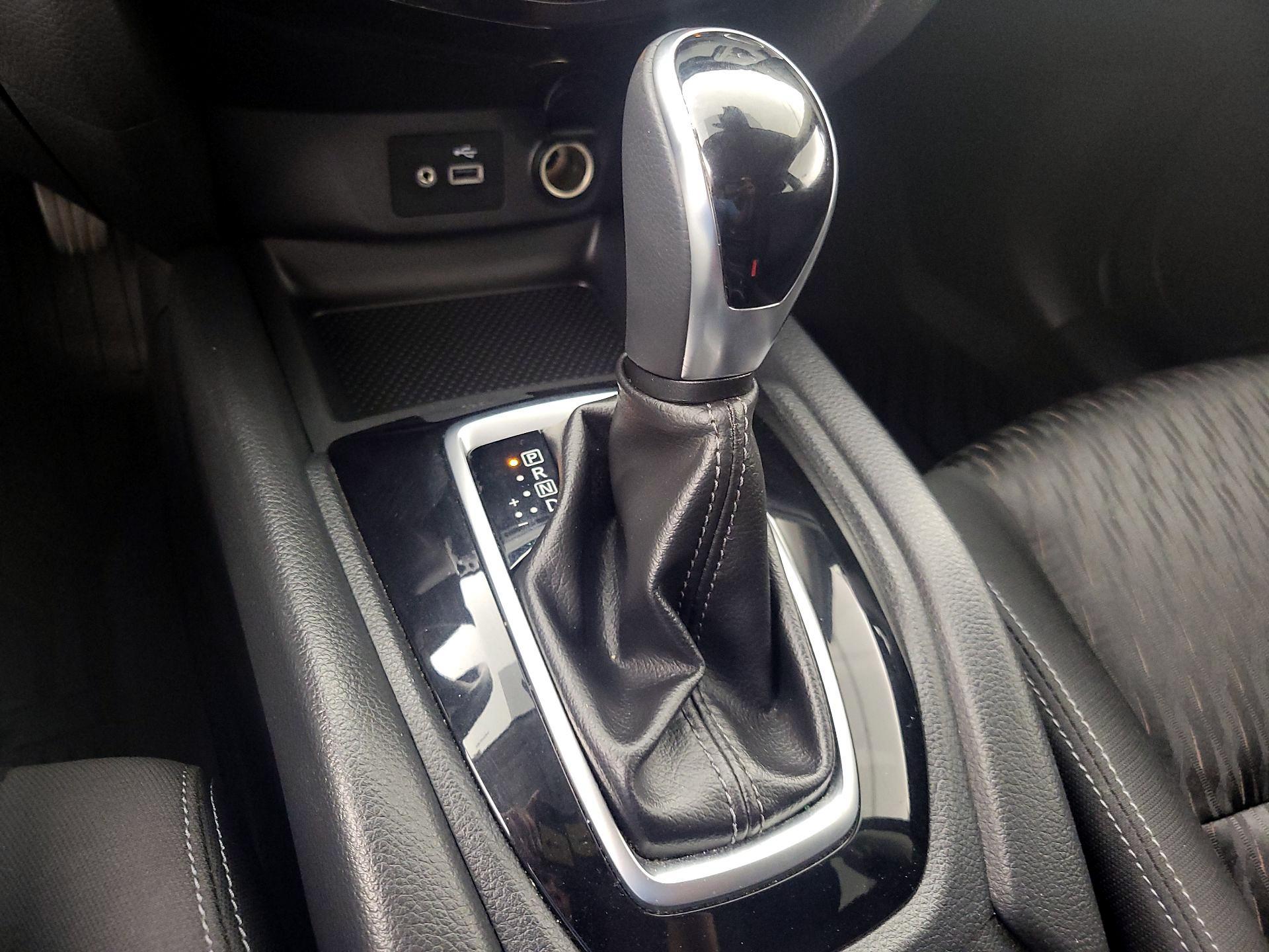 Thumbnail: 2020 Nissan Rogue - 17