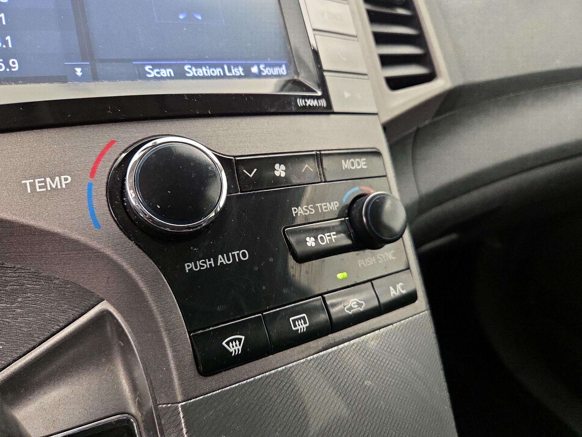 Thumbnail: 2015 Toyota Venza - 16