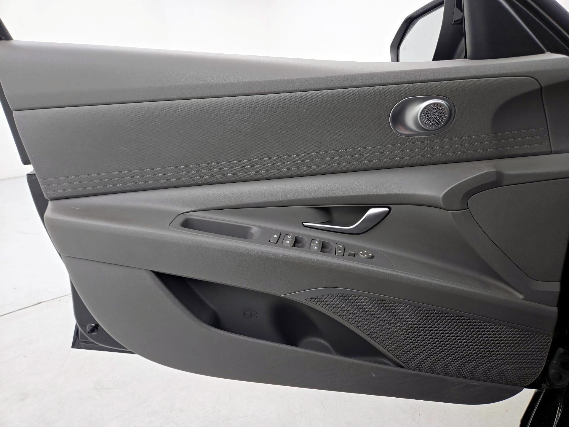Thumbnail: 2021 Hyundai Elantra - 12