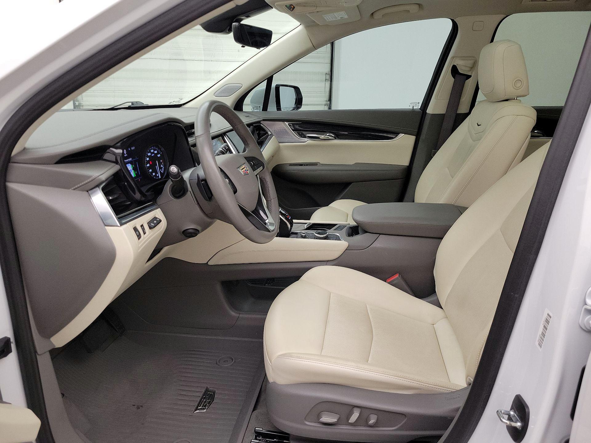 Thumbnail: 2023 Cadillac XT6 - 11