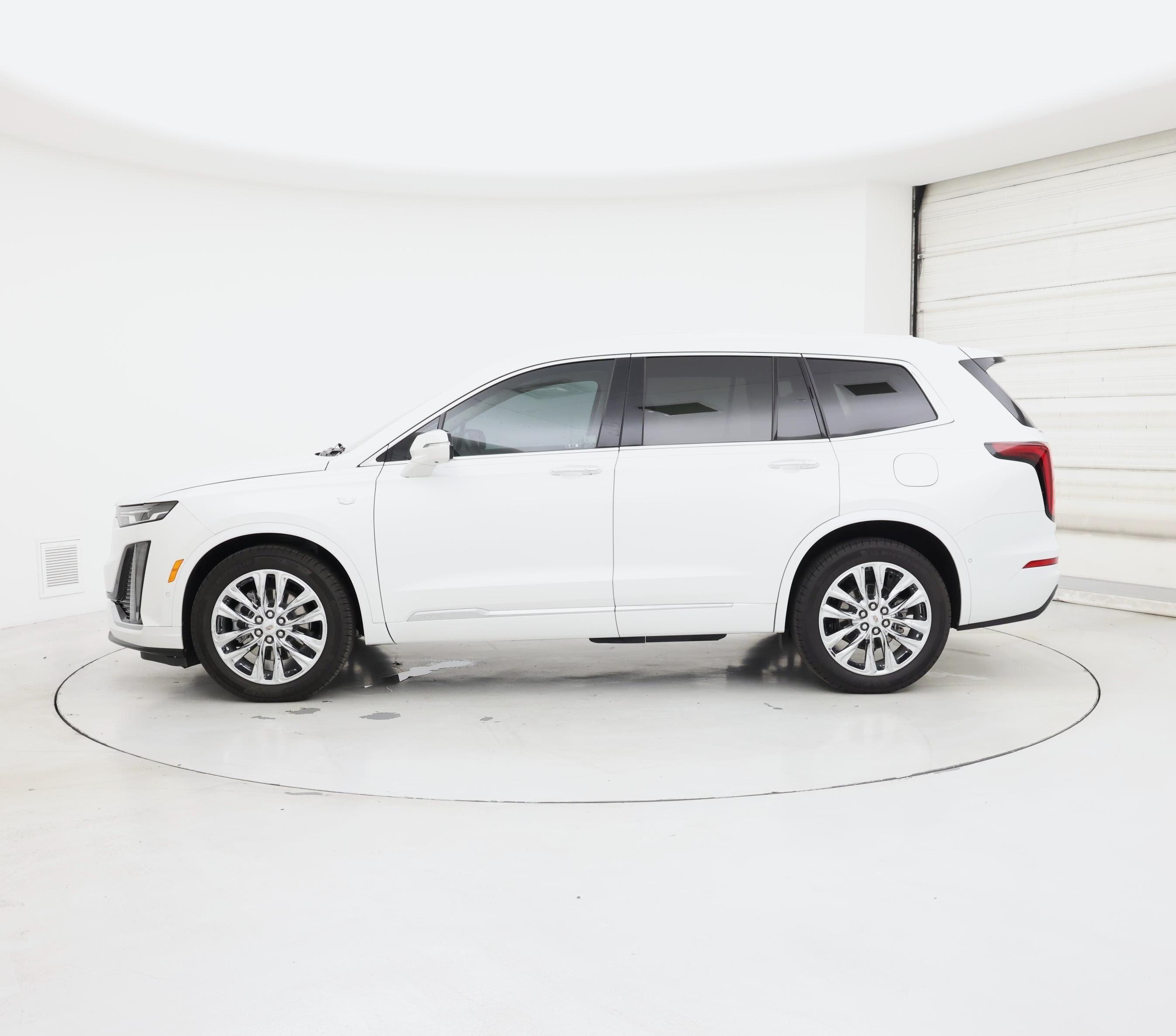 Thumbnail: 2023 Cadillac XT6 - 3