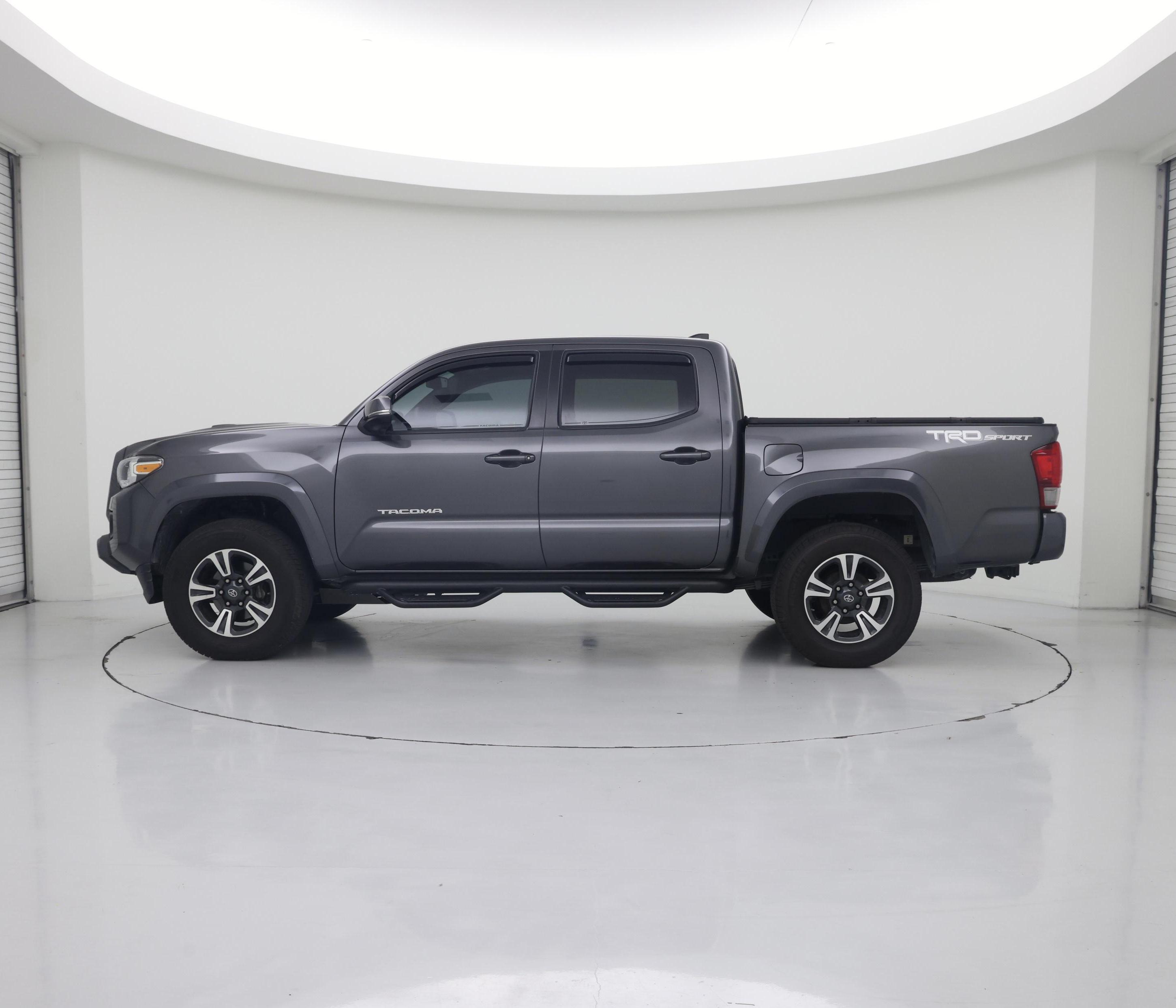 Thumbnail: 2016 Toyota Tacoma - 3