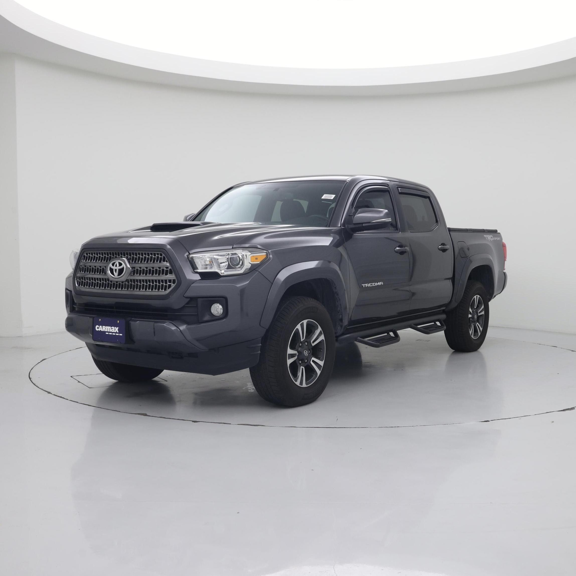 Thumbnail: 2016 Toyota Tacoma - 4