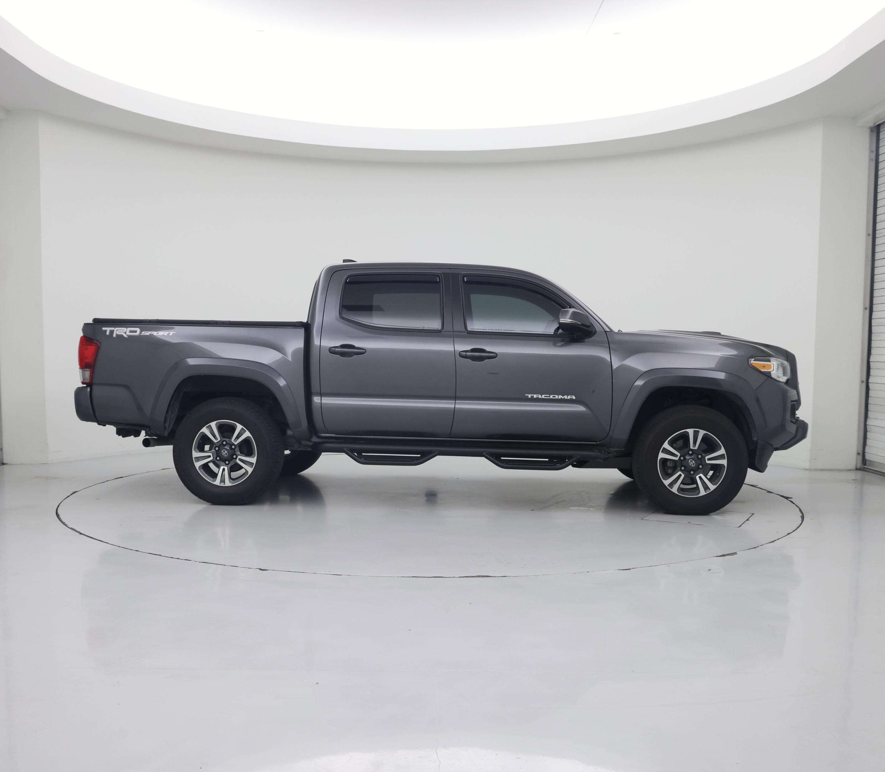Thumbnail: 2016 Toyota Tacoma - 7
