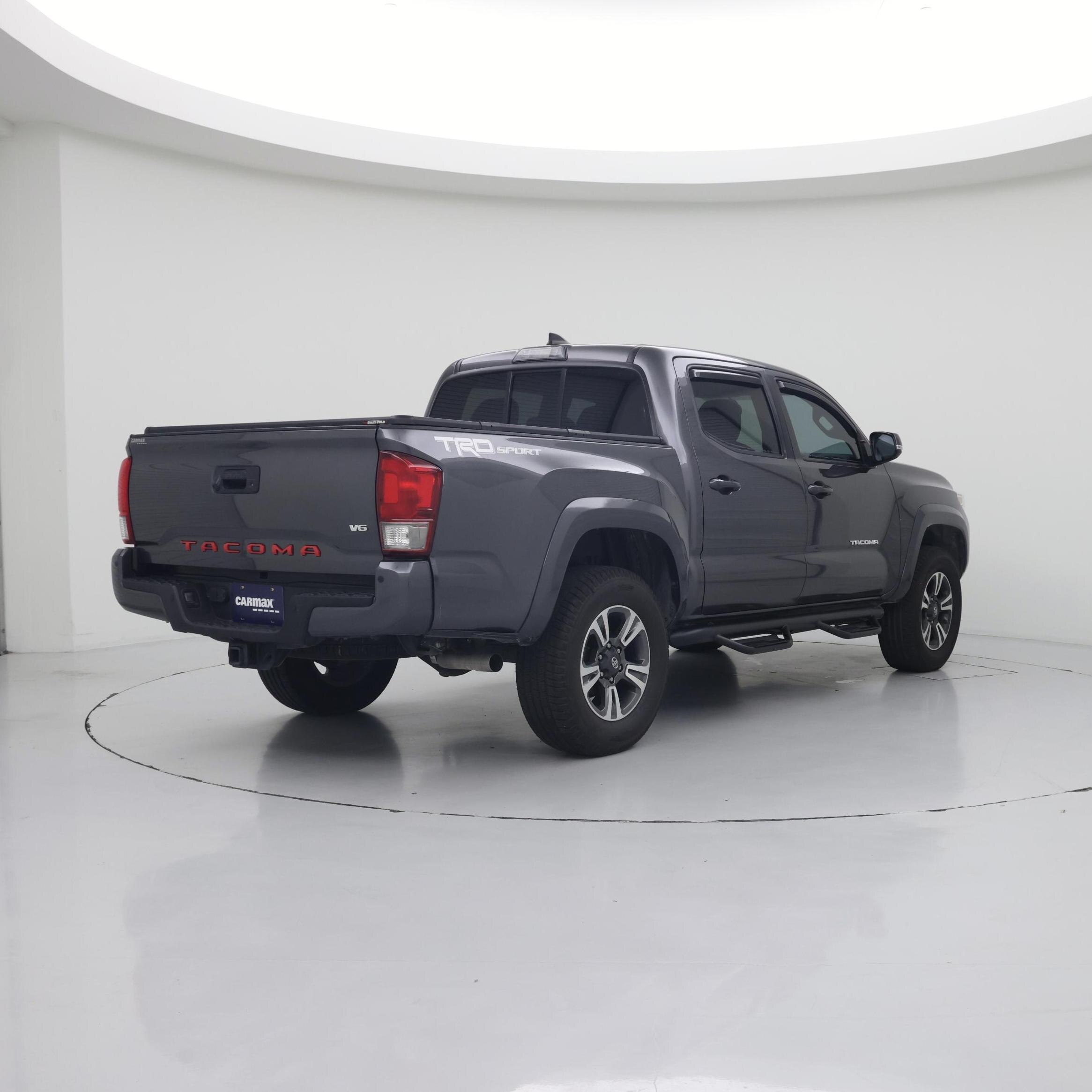 Thumbnail: 2016 Toyota Tacoma - 8