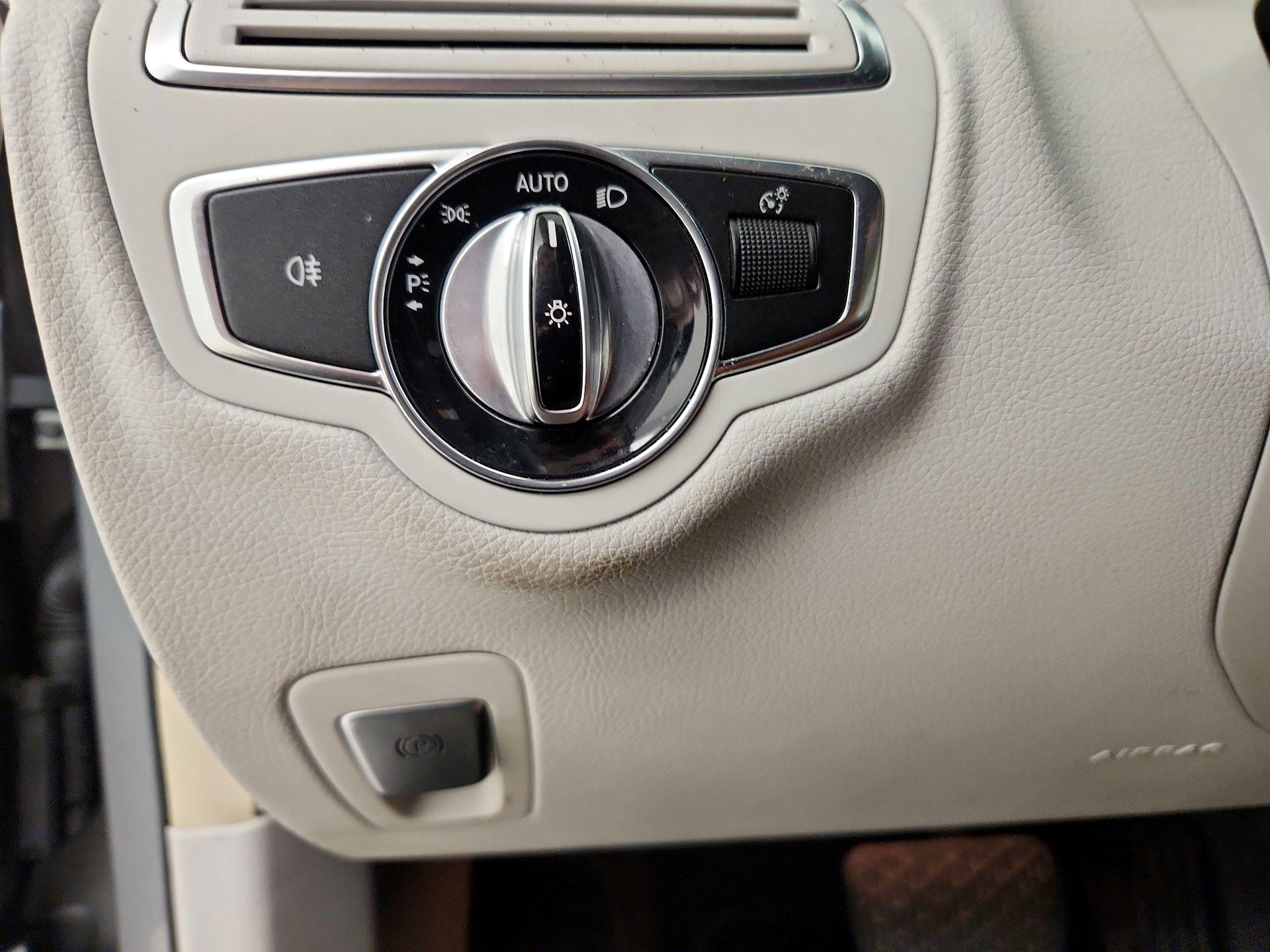 Thumbnail: 2015 Mercedes-Benz C-Class - 13