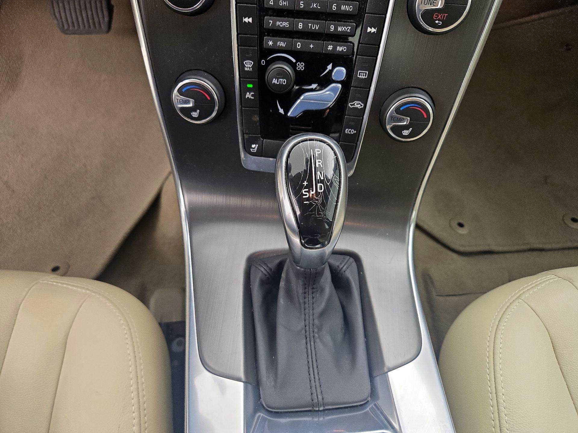 Thumbnail: 2015 Volvo S60 - 16