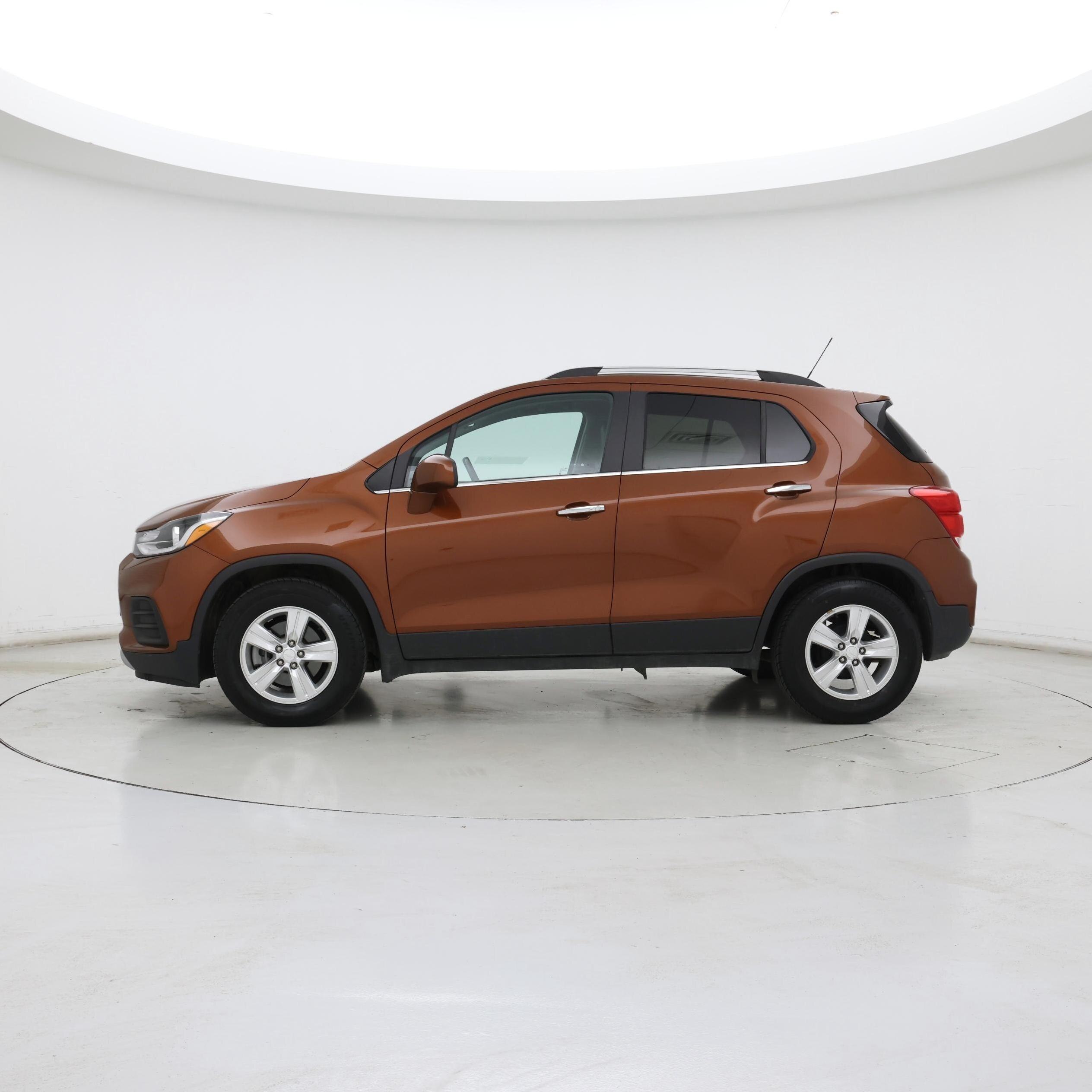 Thumbnail: 2019 Chevrolet Trax - 3