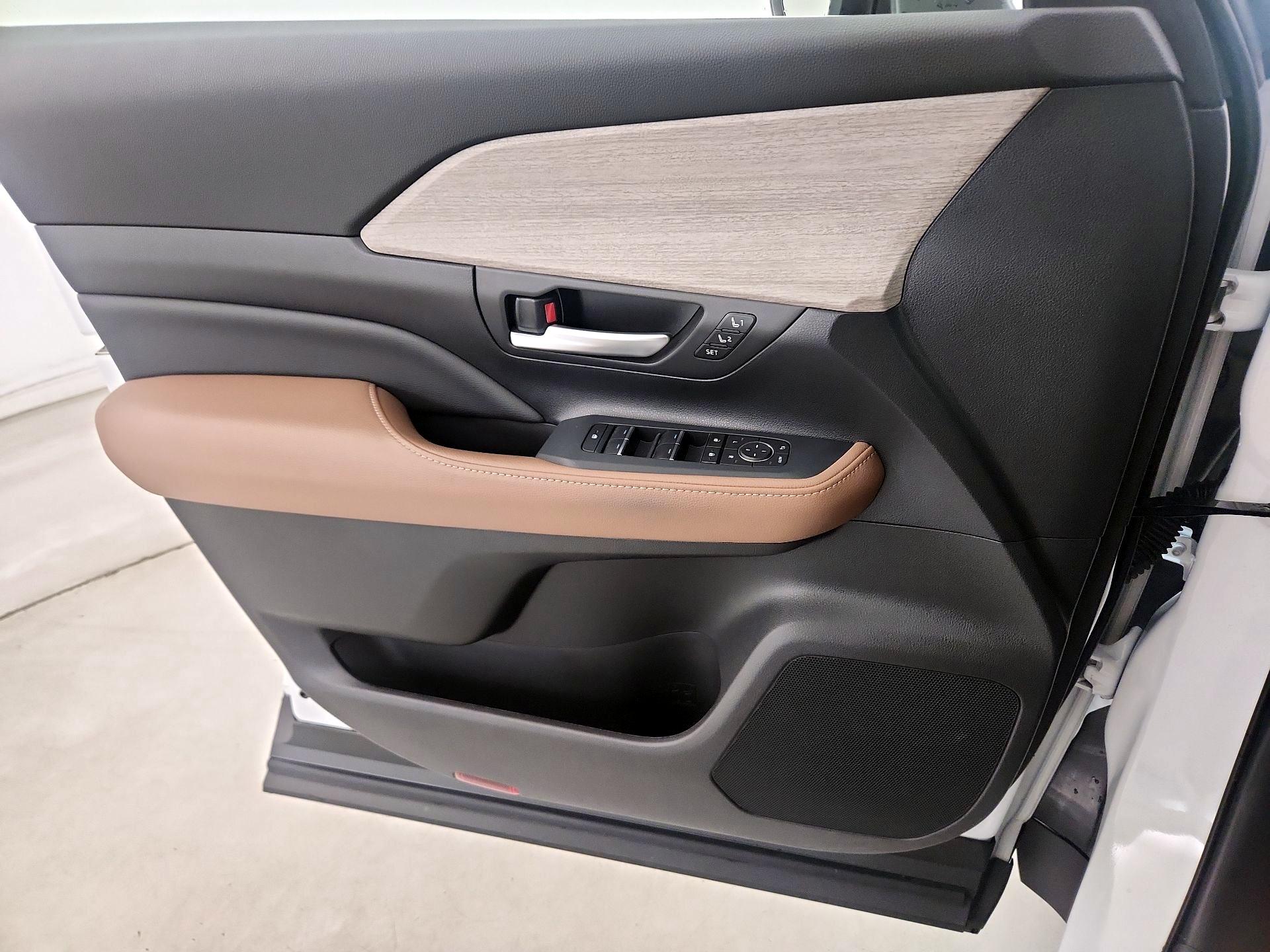 Thumbnail: 2025 Toyota Grand Highlander - 12