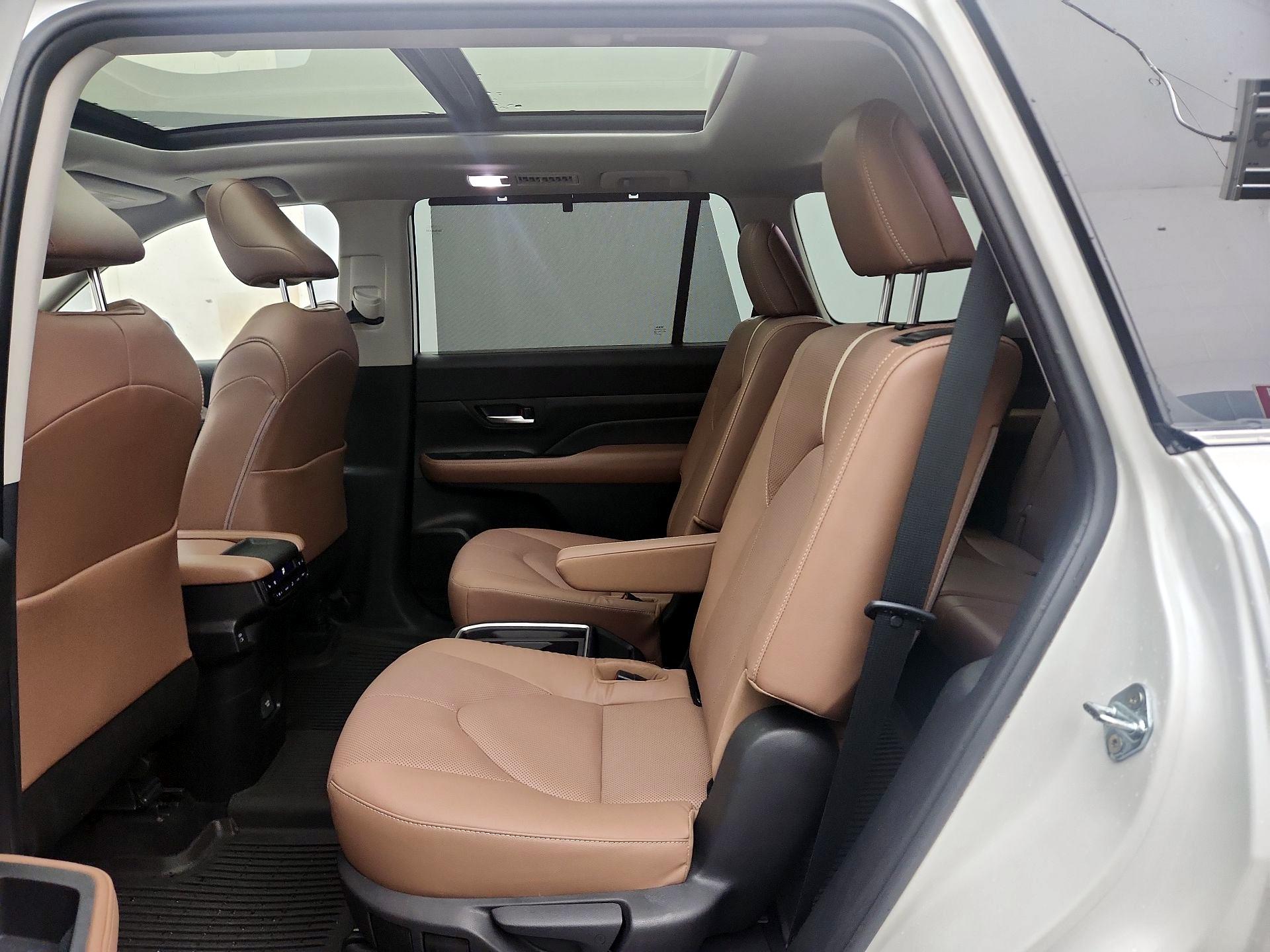 Thumbnail: 2025 Toyota Grand Highlander - 20