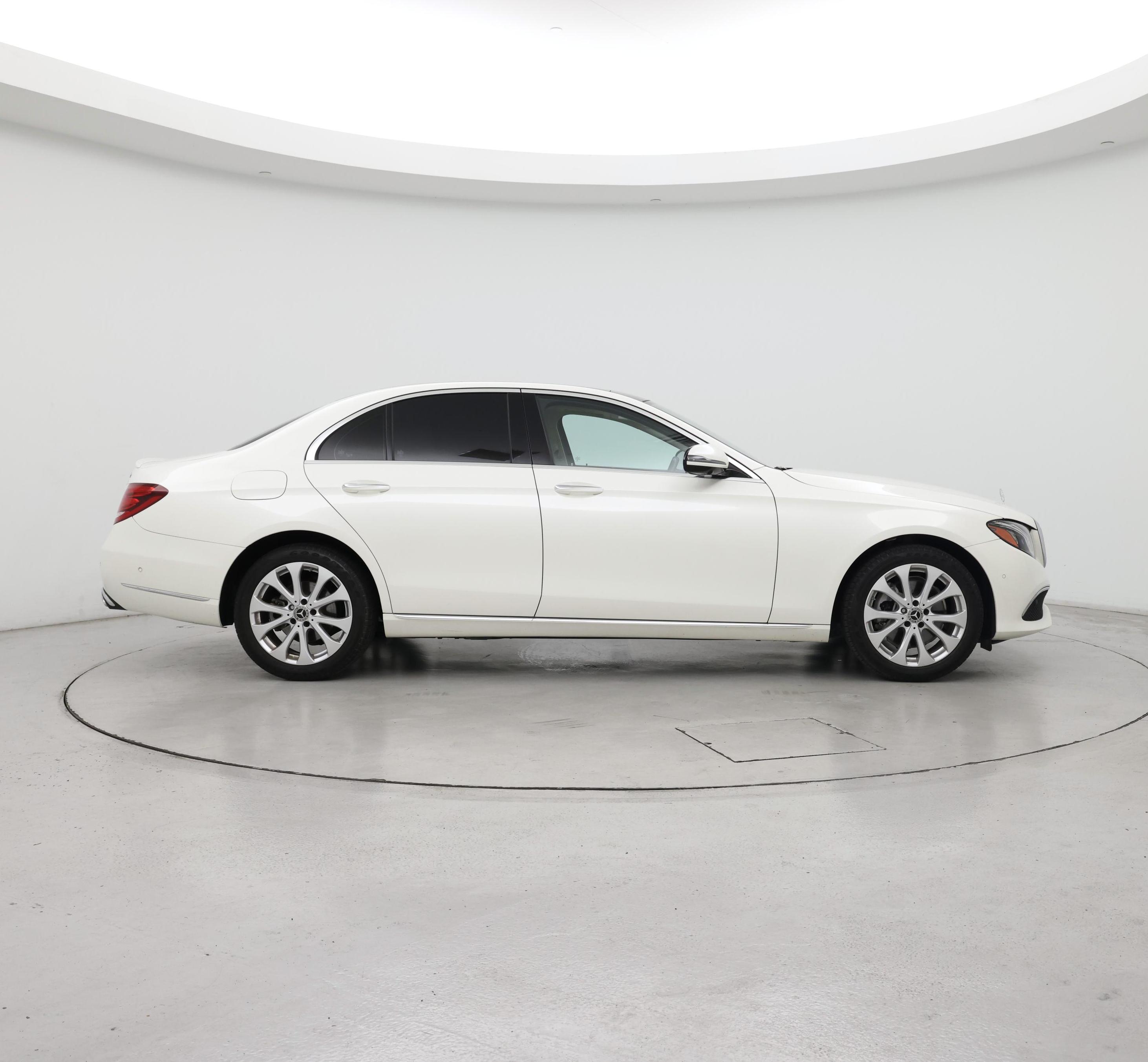 Thumbnail: 2019 Mercedes-Benz E-Class - 7