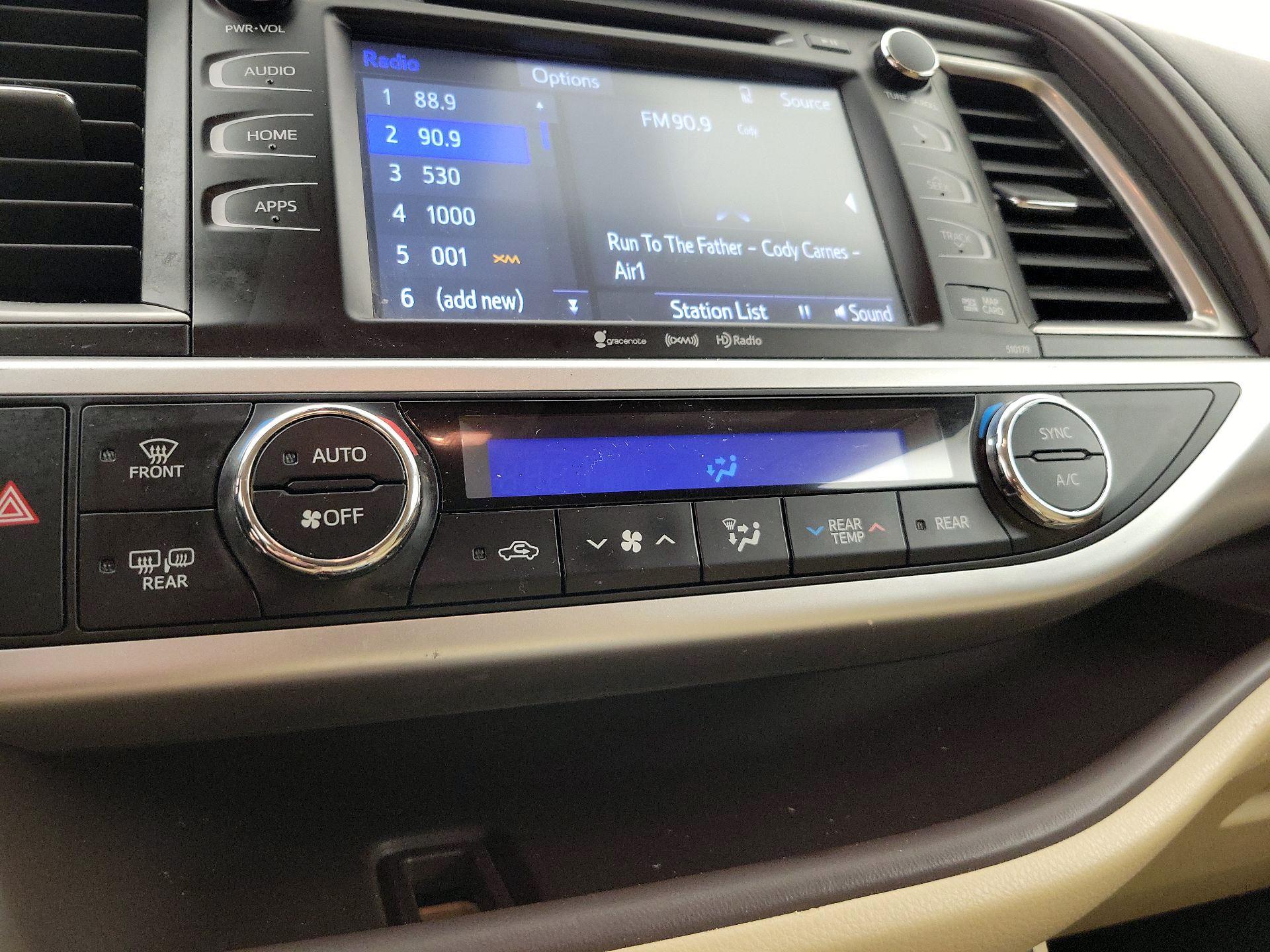 Thumbnail: 2018 Toyota Highlander - 17