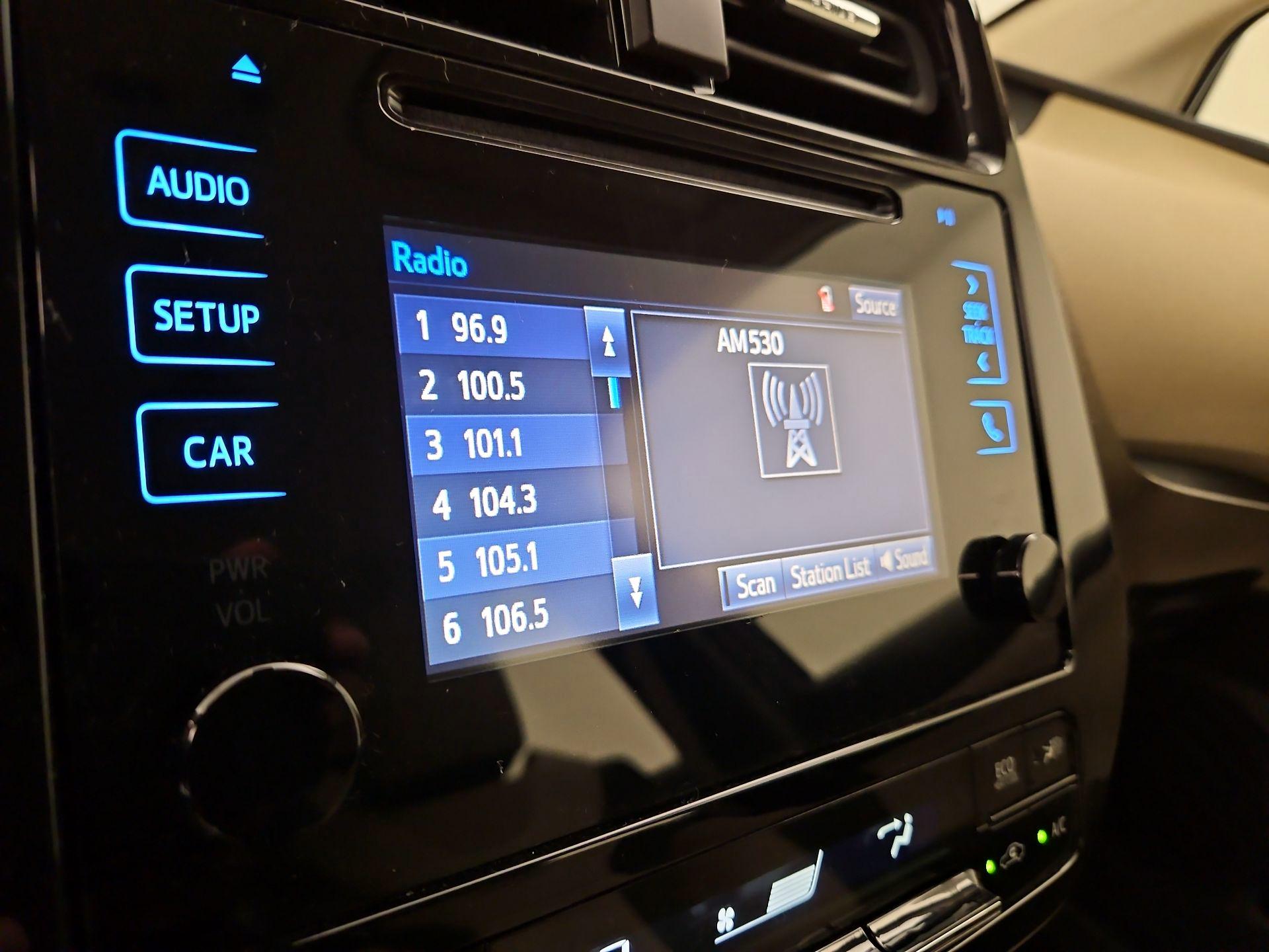Thumbnail: 2018 Toyota Prius - 15