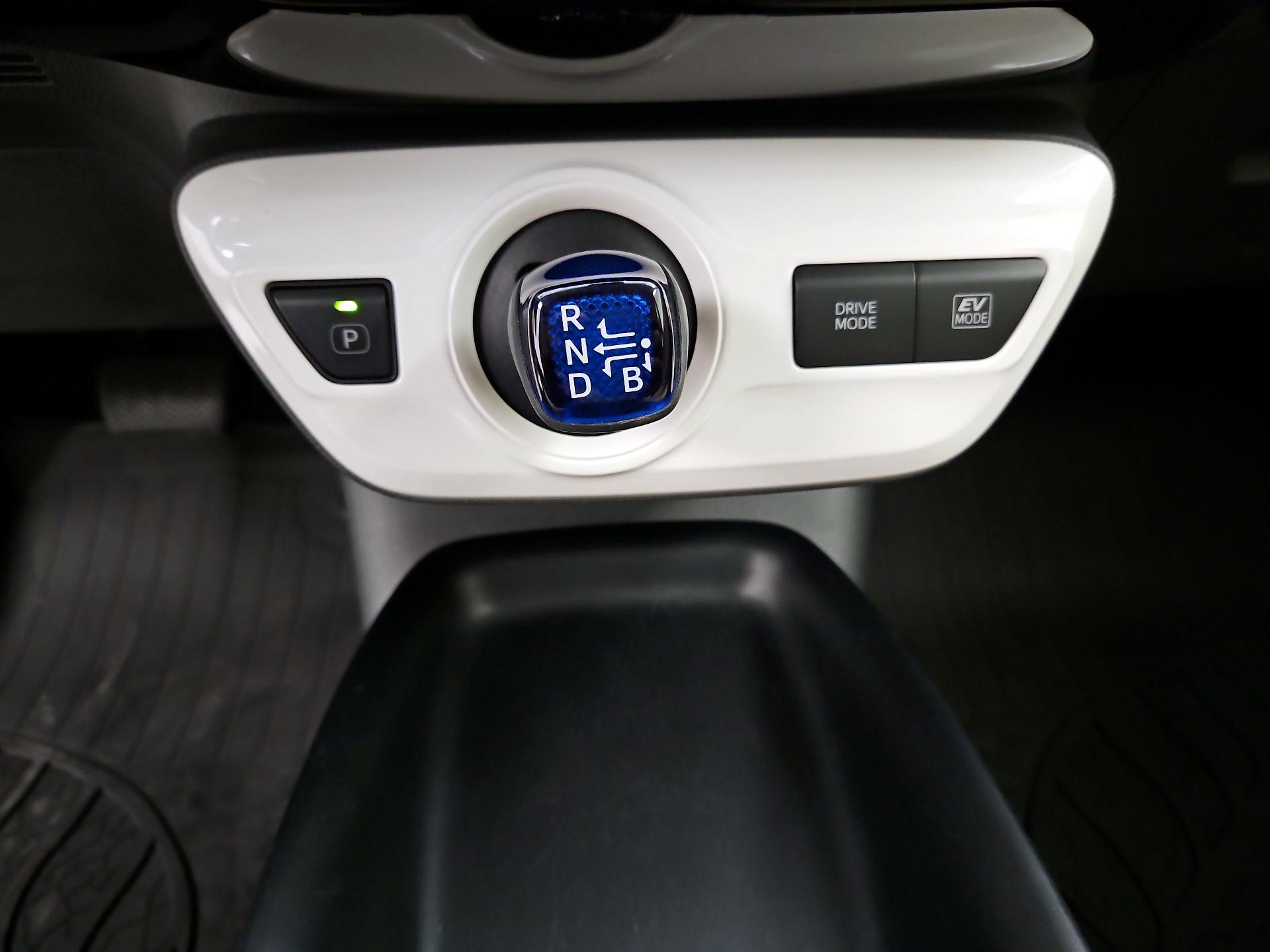Thumbnail: 2018 Toyota Prius - 17