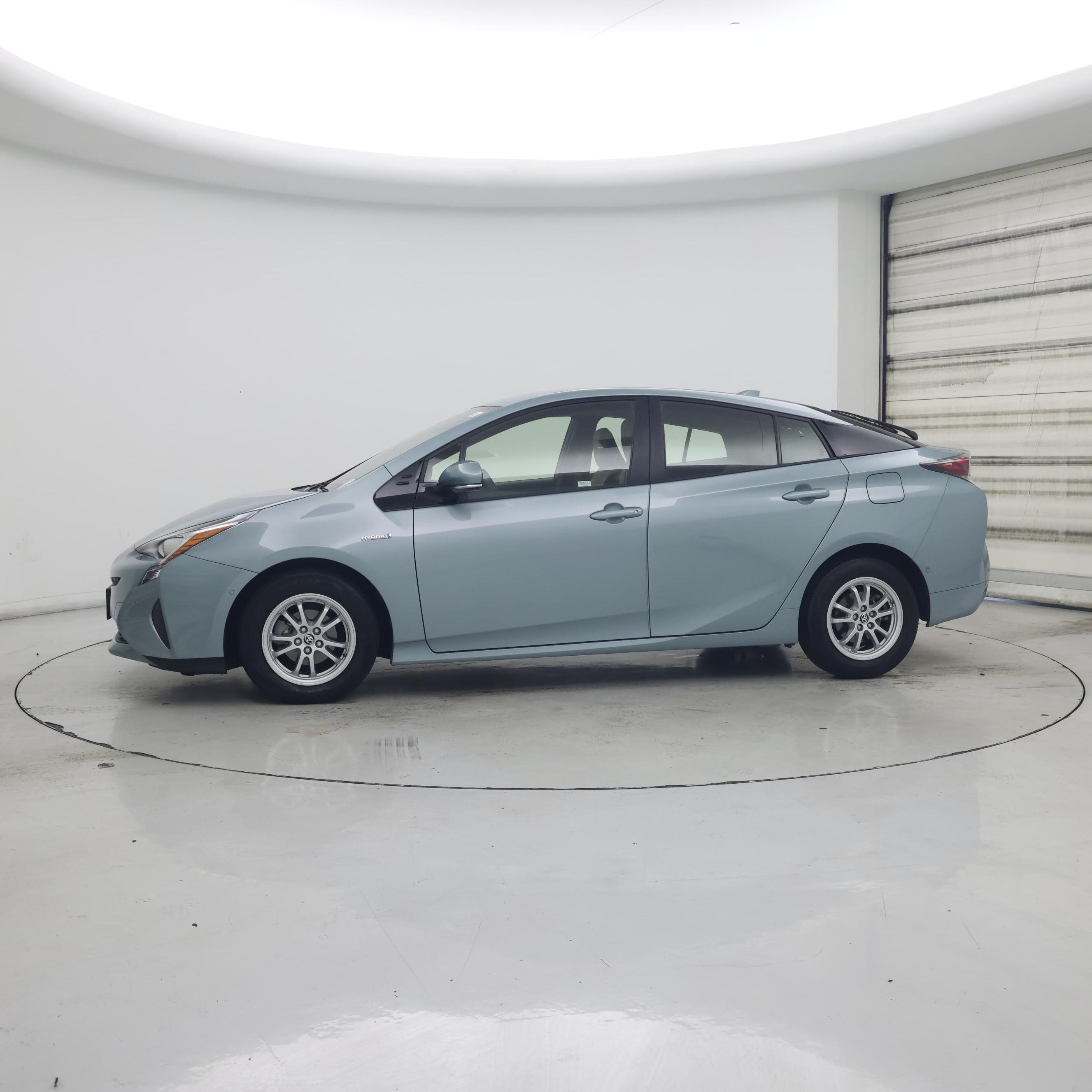 Thumbnail: 2018 Toyota Prius - 3