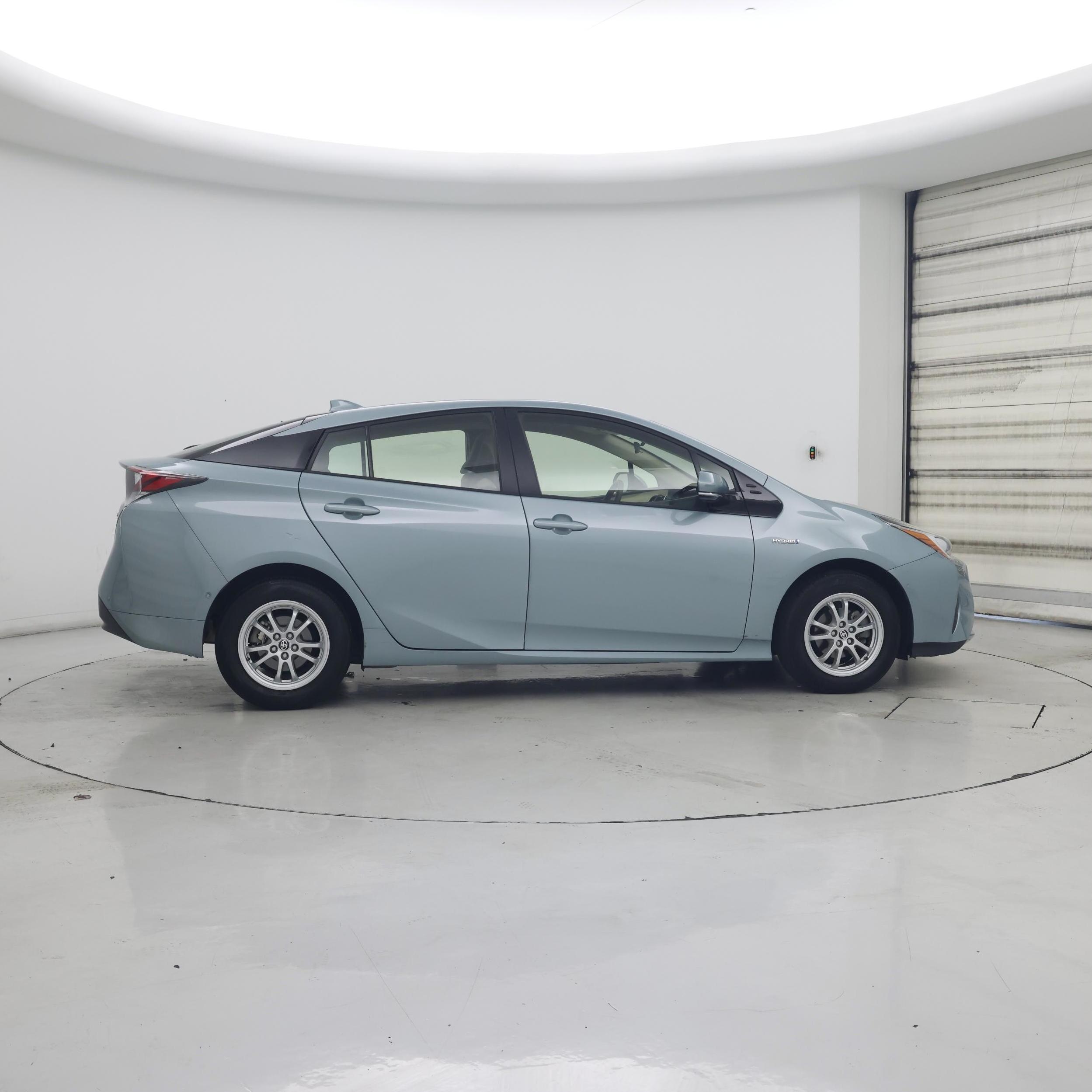 Thumbnail: 2018 Toyota Prius - 7