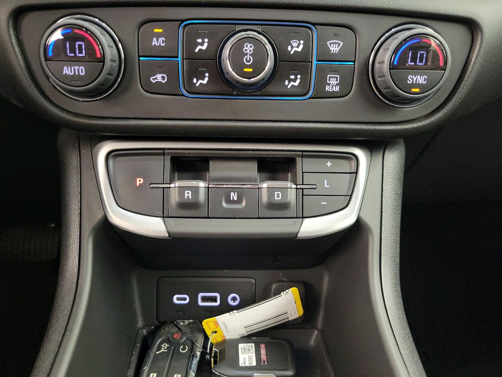 2023 GMC Terrain SLE - Photo 18