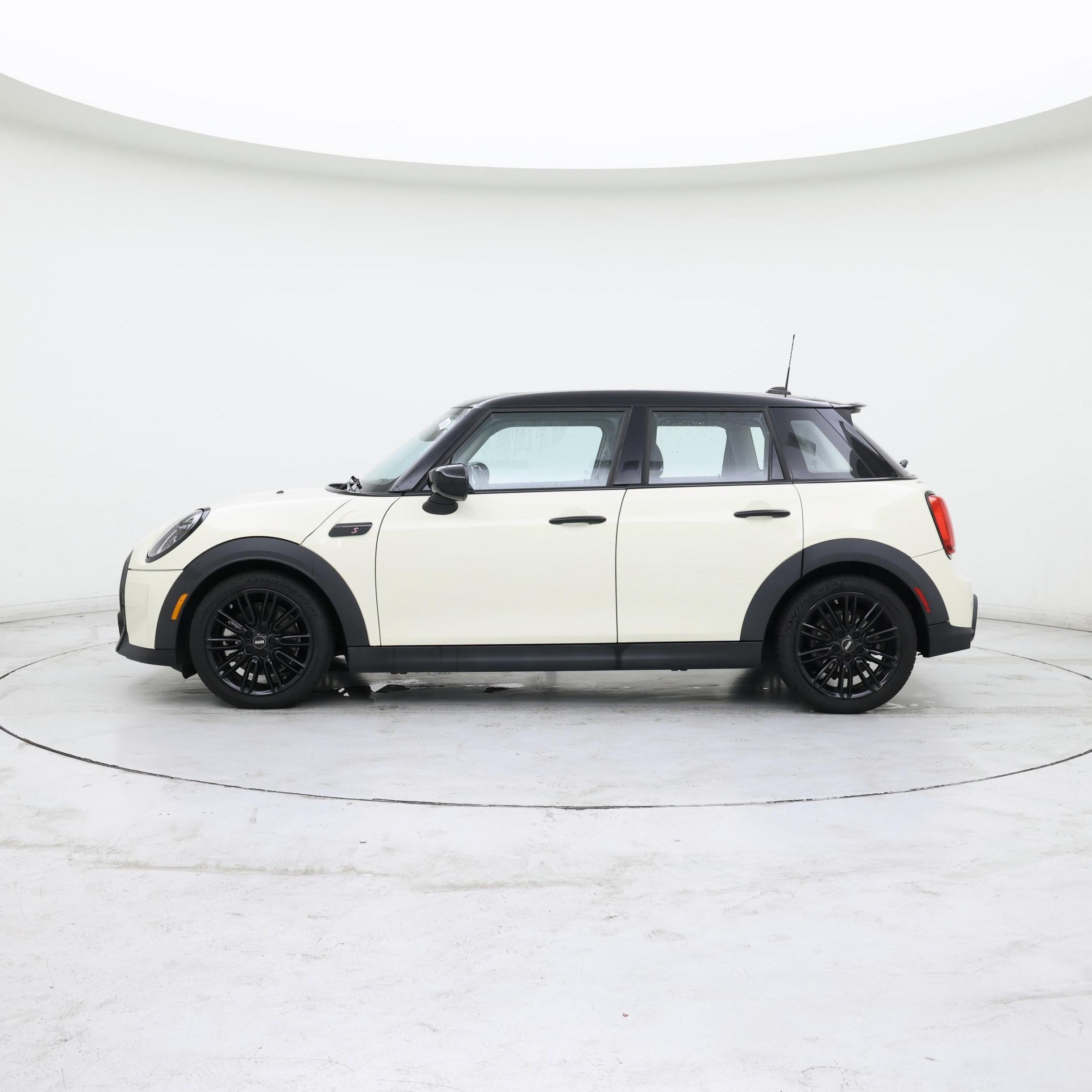 Thumbnail: 2022 MINI Cooper Hardtop - 3