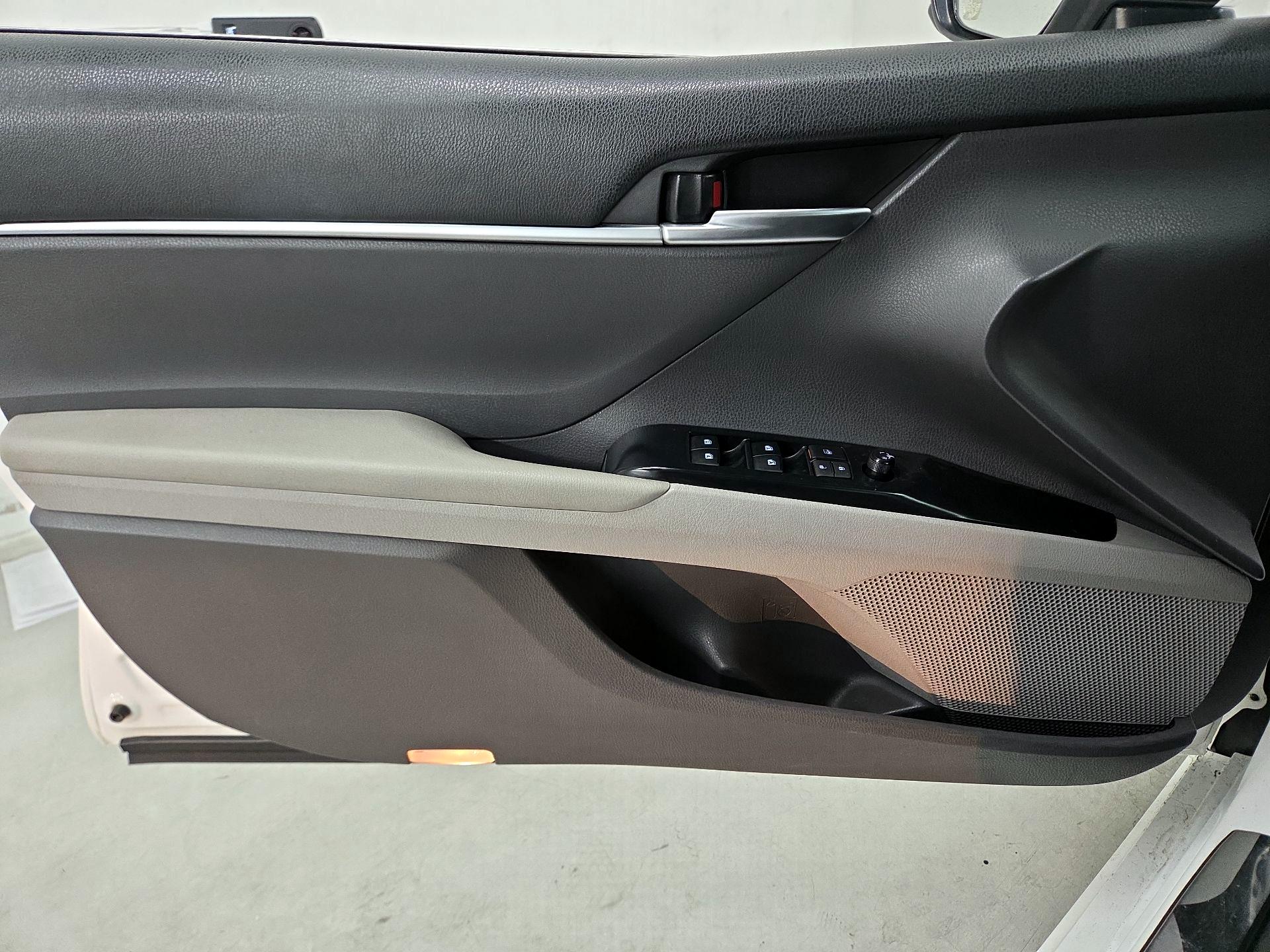 Thumbnail: 2018 Toyota Camry - 10