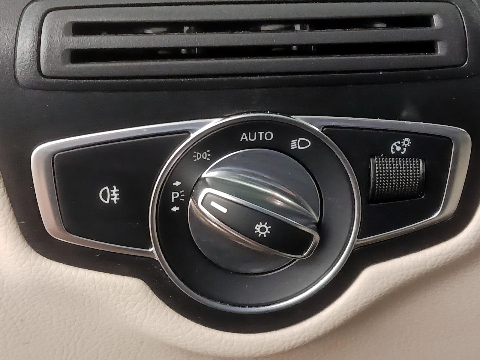 2018 Mercedes-Benz GLC GLC300 - Photo 14