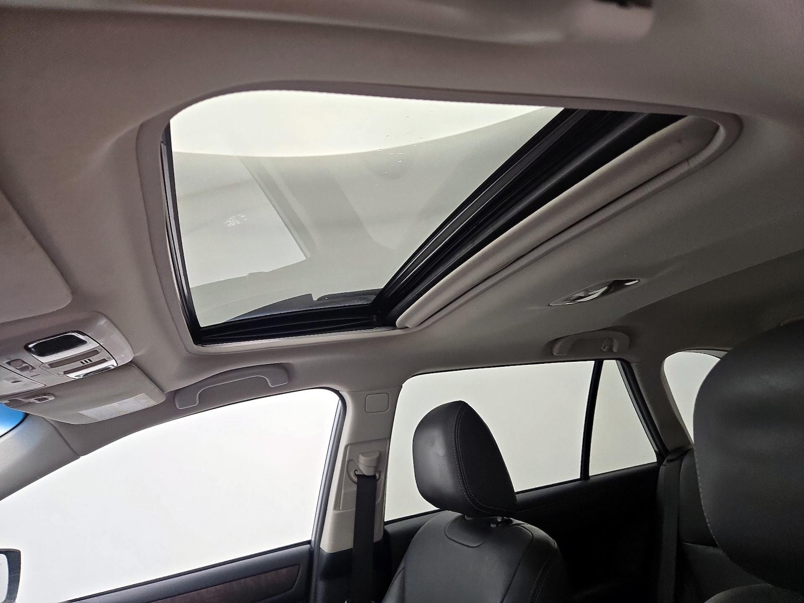 Sunroof(s) & Overhead Airbags