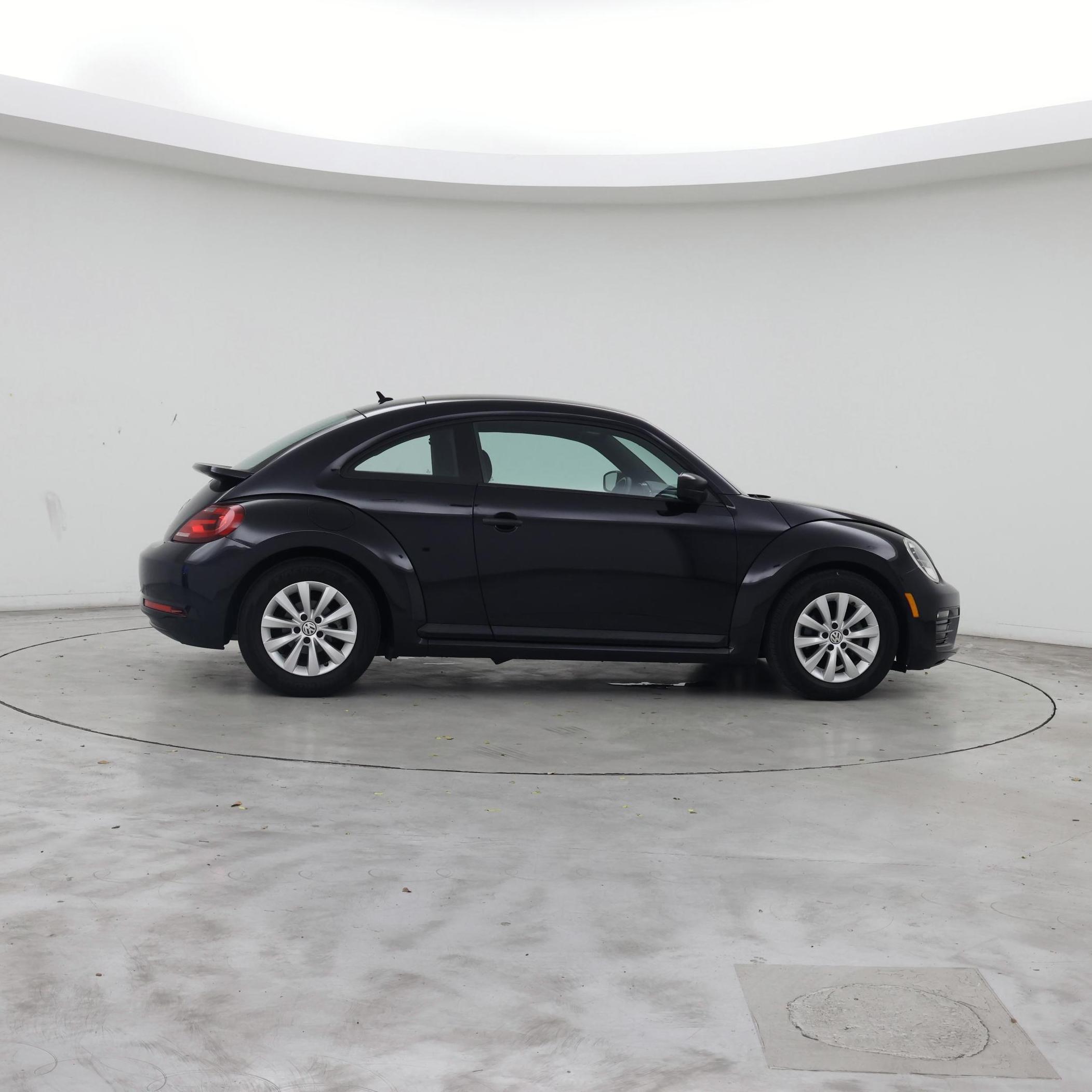 Thumbnail: 2018 Volkswagen Beetle - 7