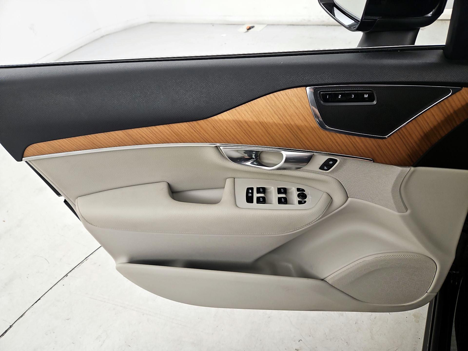 Thumbnail: 2021 Volvo XC90 - 12