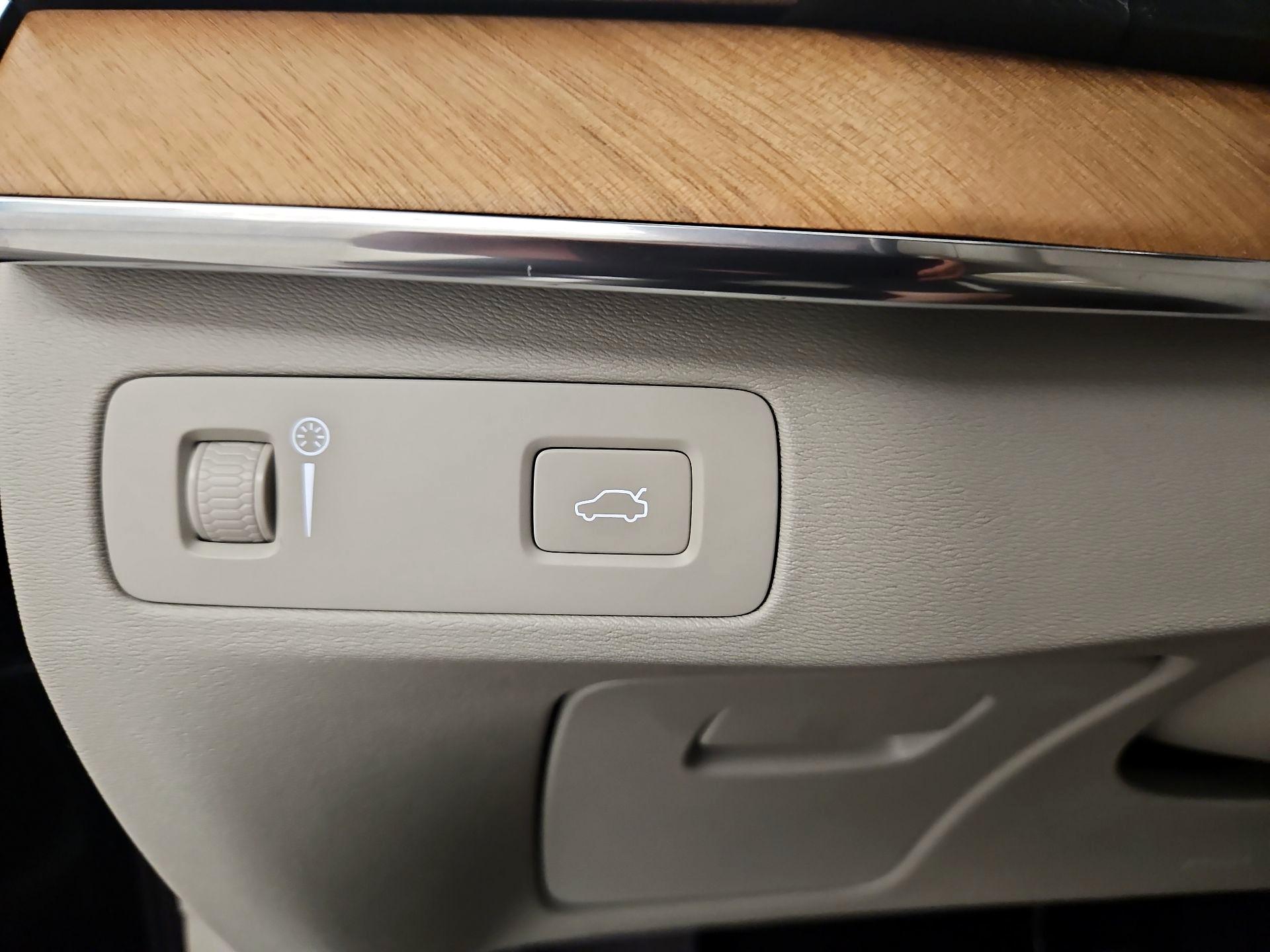 Thumbnail: 2021 Volvo XC90 - 13
